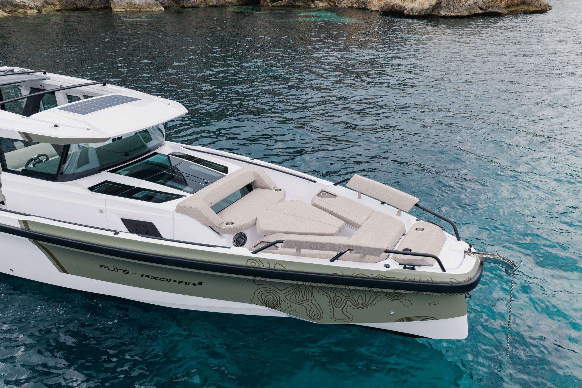 Yacht photo 2