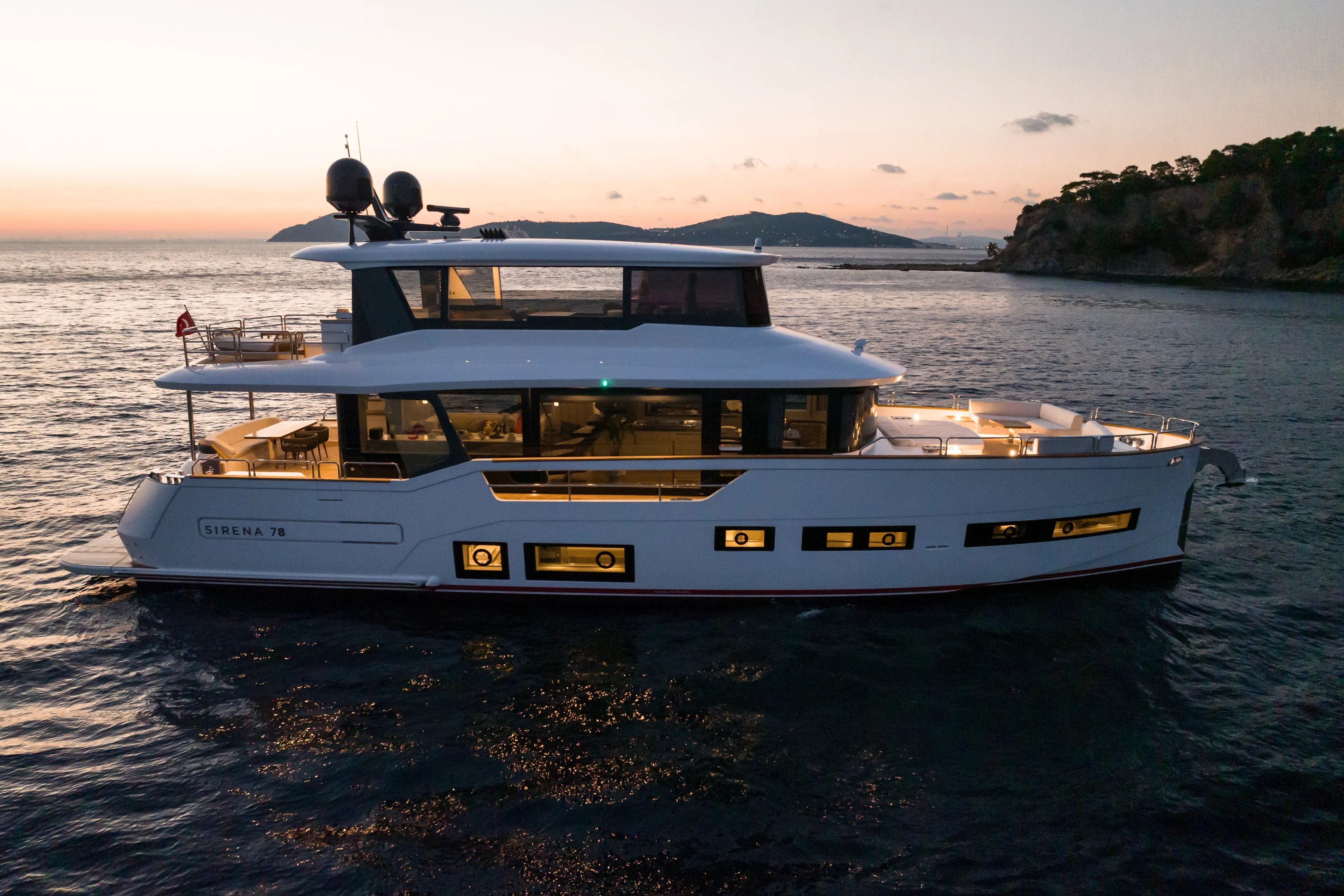 Yacht photo 1