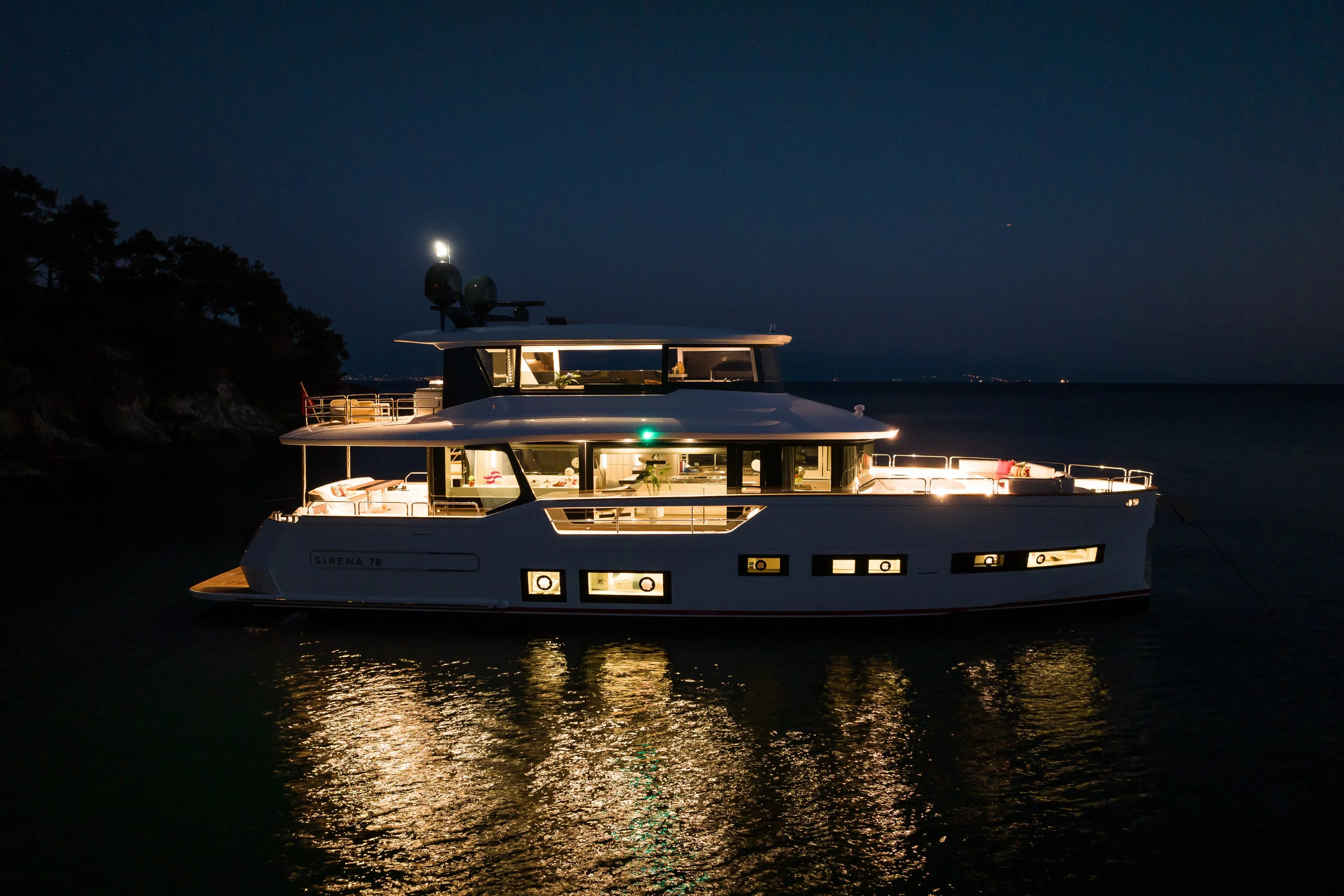 Yacht photo 2