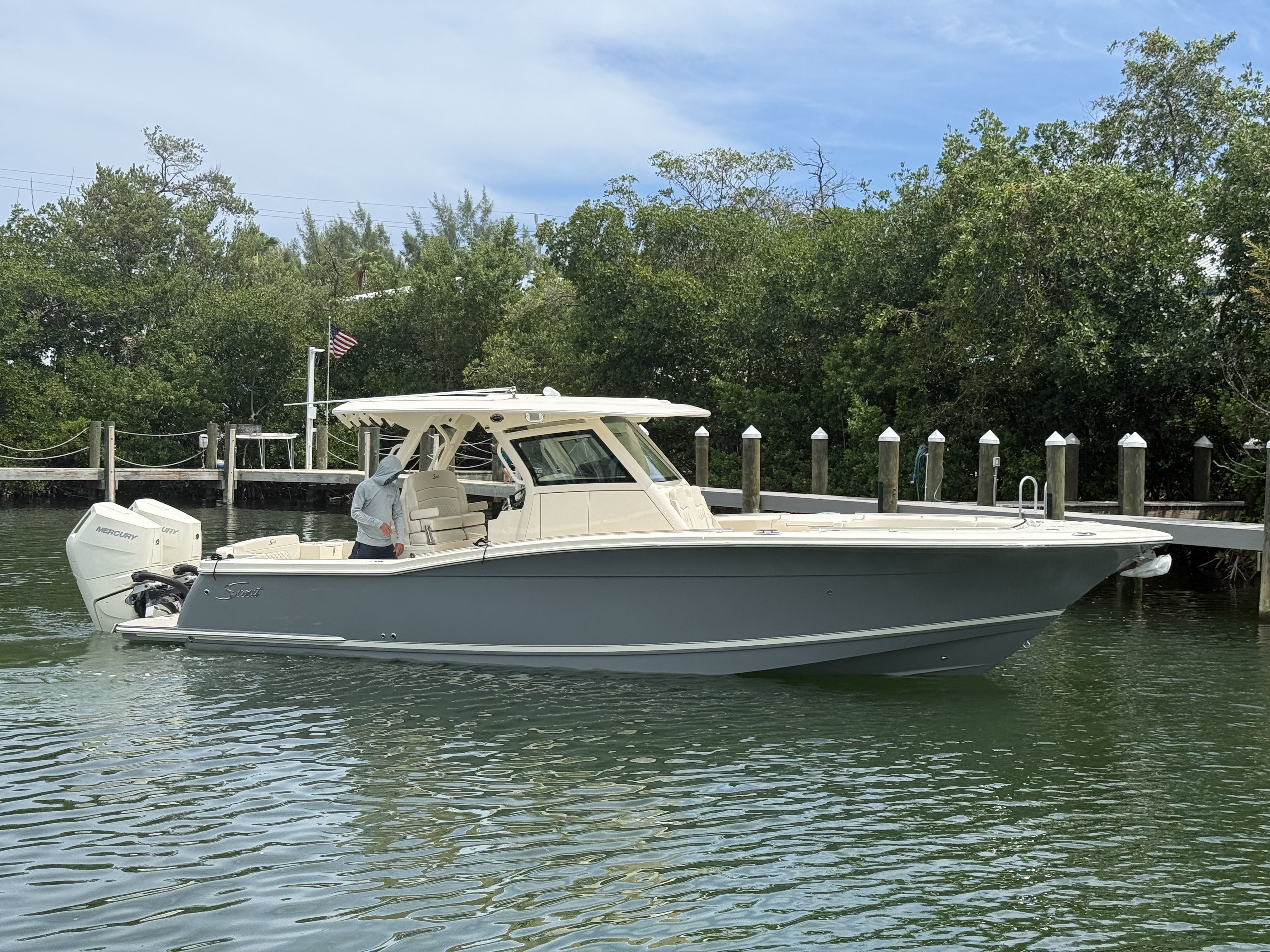 2027 Scout Boats 330 LXF for sale on YachtWay, same model as on display at FLIBS 2026