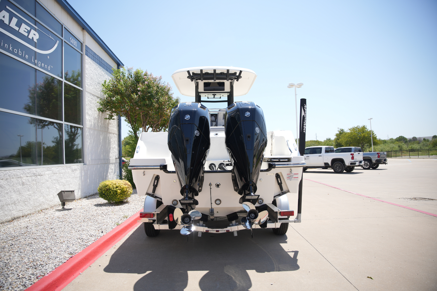 2027 Boston Whaler 250 Outrage For Sale | New Center Console Price & Photos