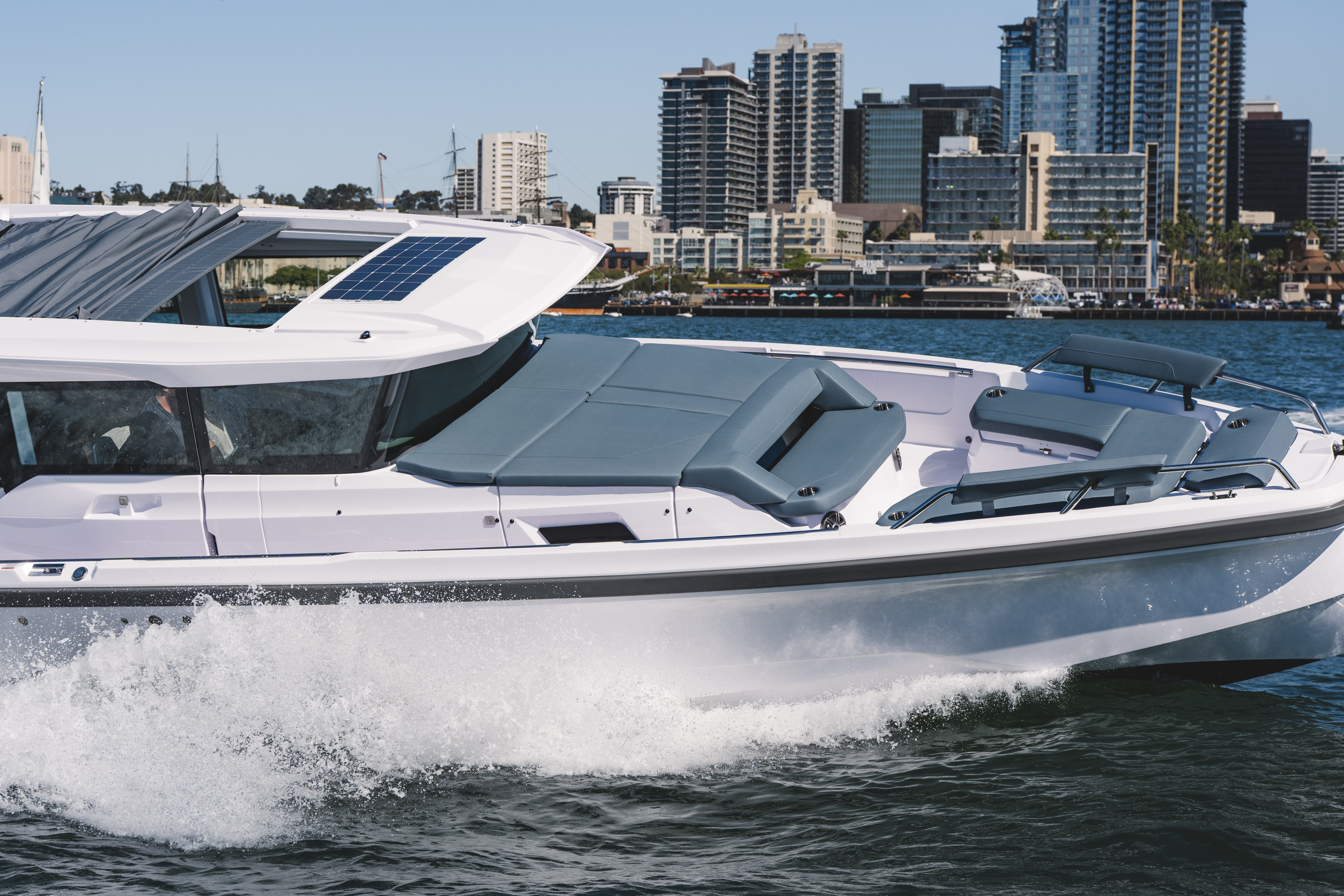 Yacht photo 2