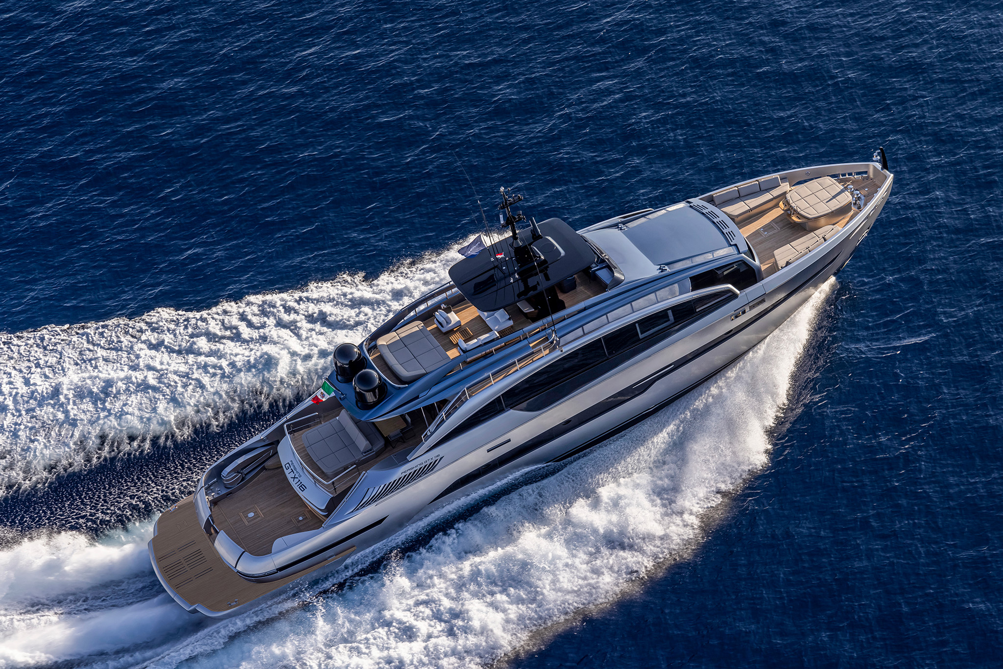 Yacht photo 2
