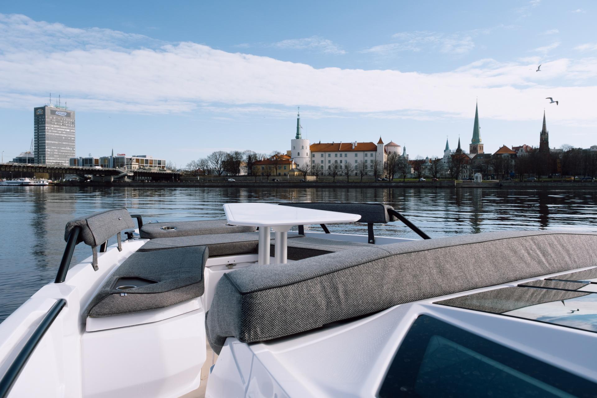 Yacht photo 2