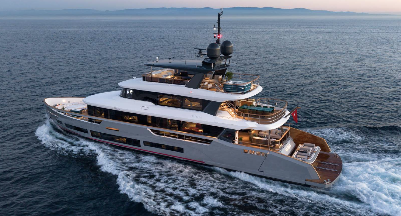 Yacht photo 2