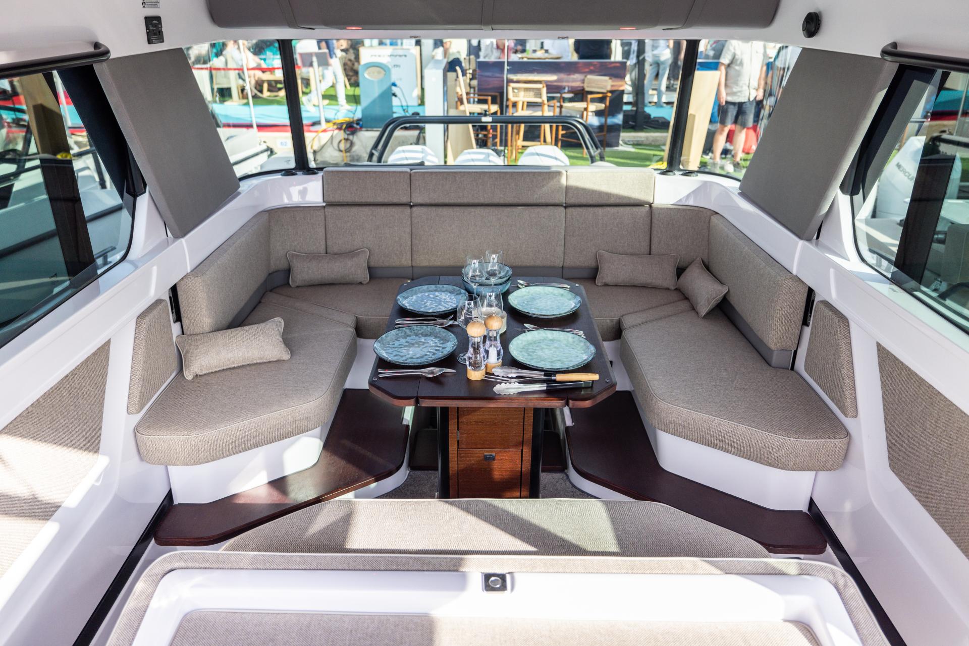 Yacht photo 2