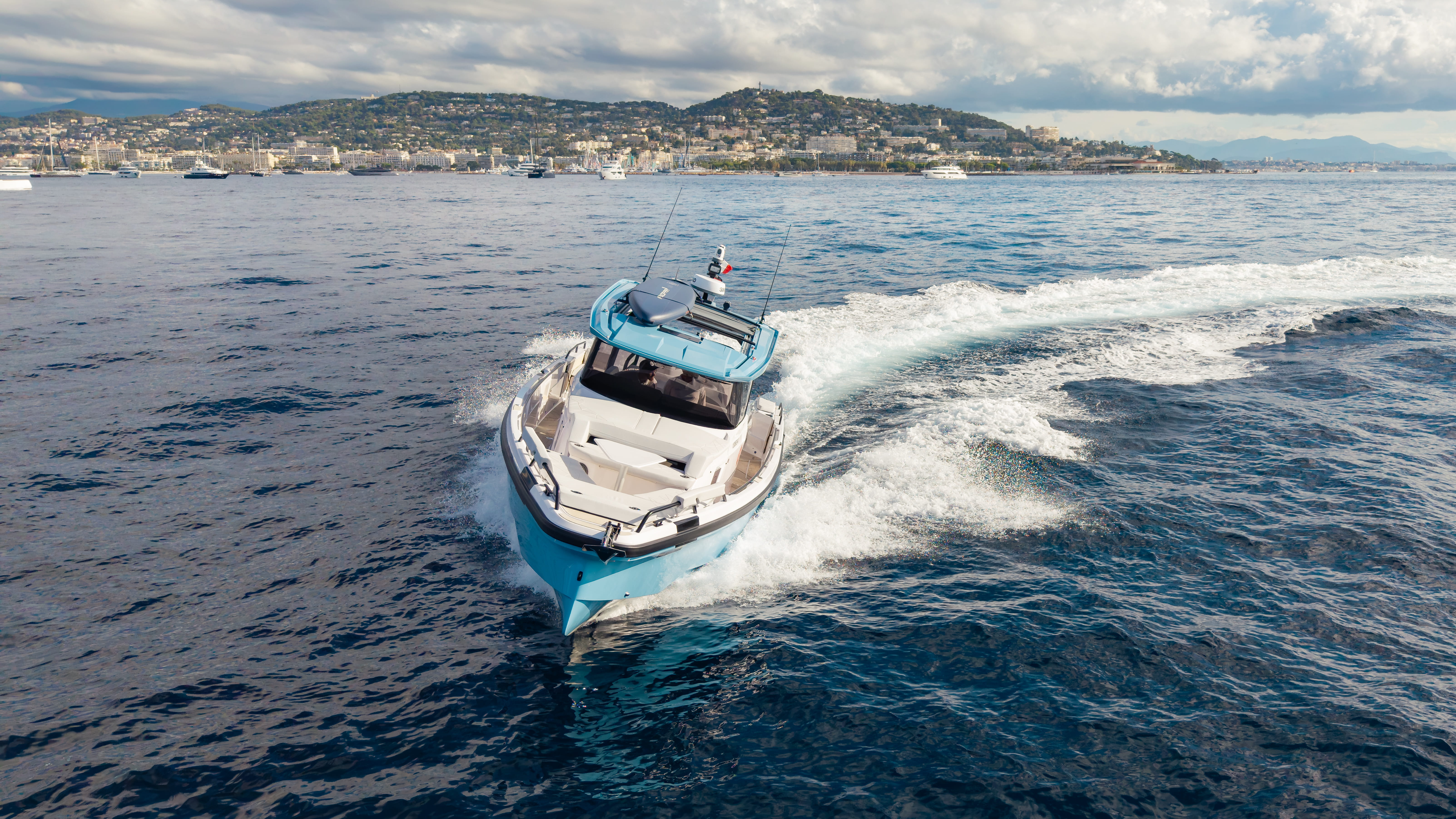 Yacht photo 1