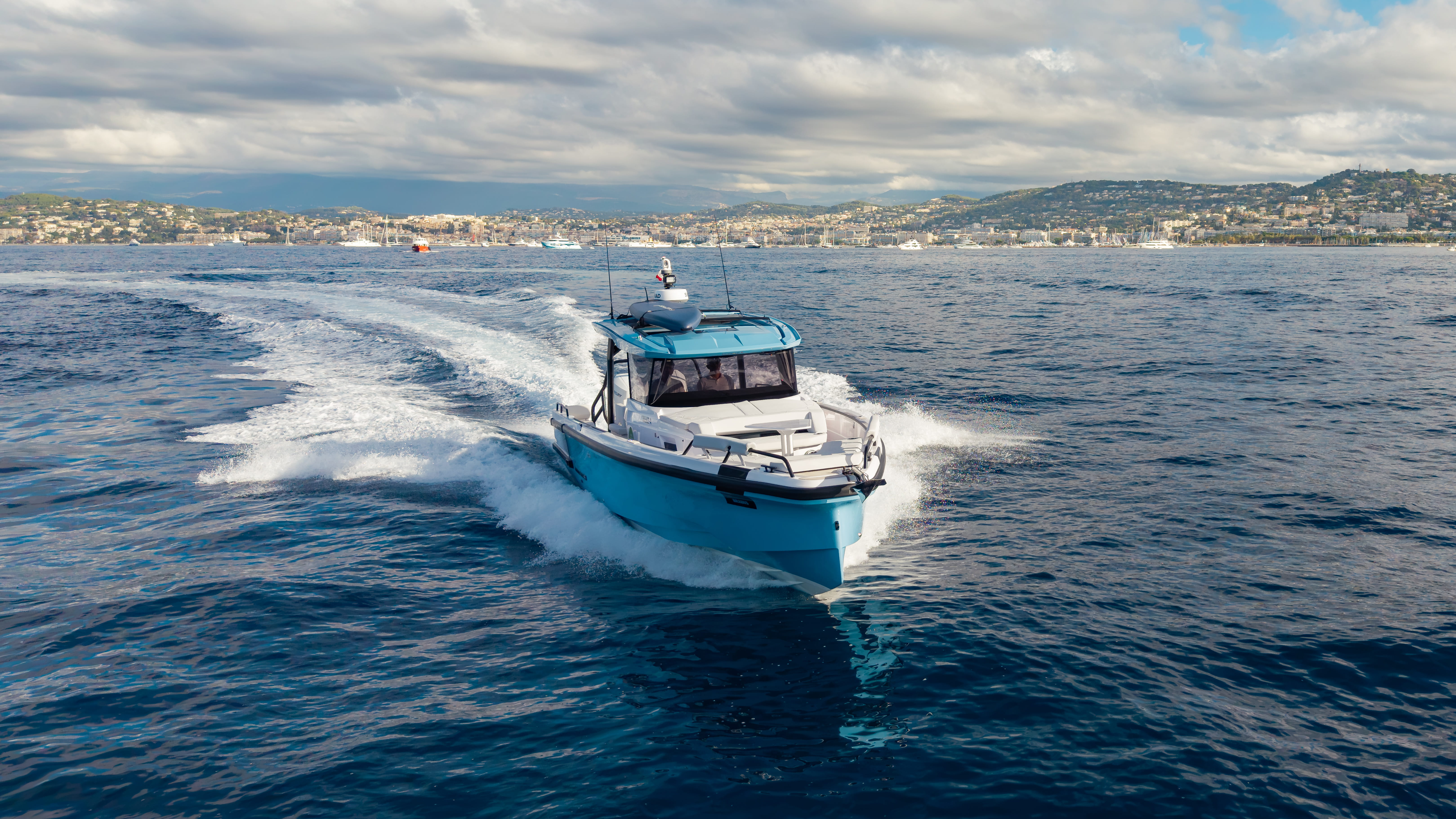Yacht photo 4