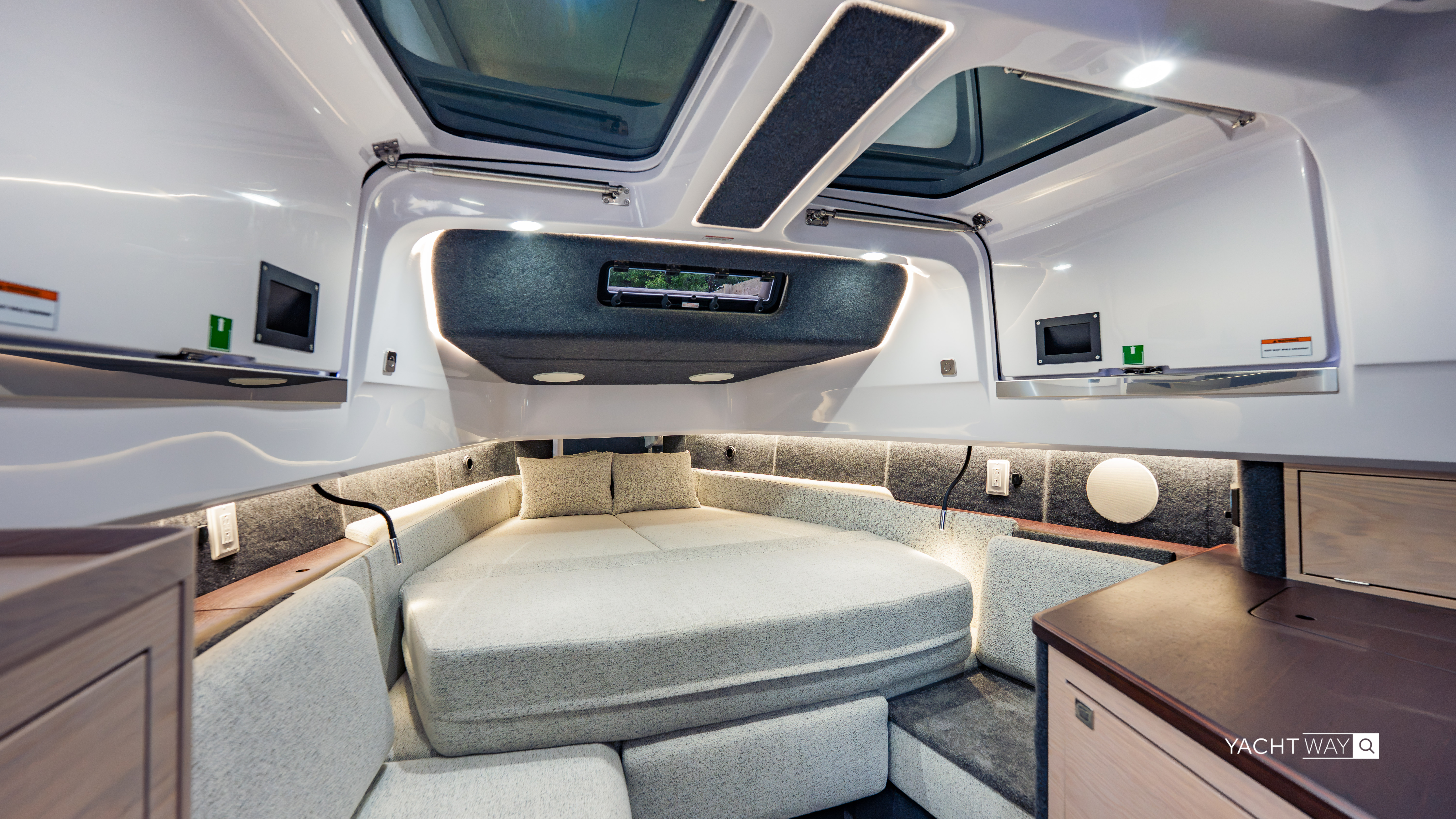 Yacht photo 2