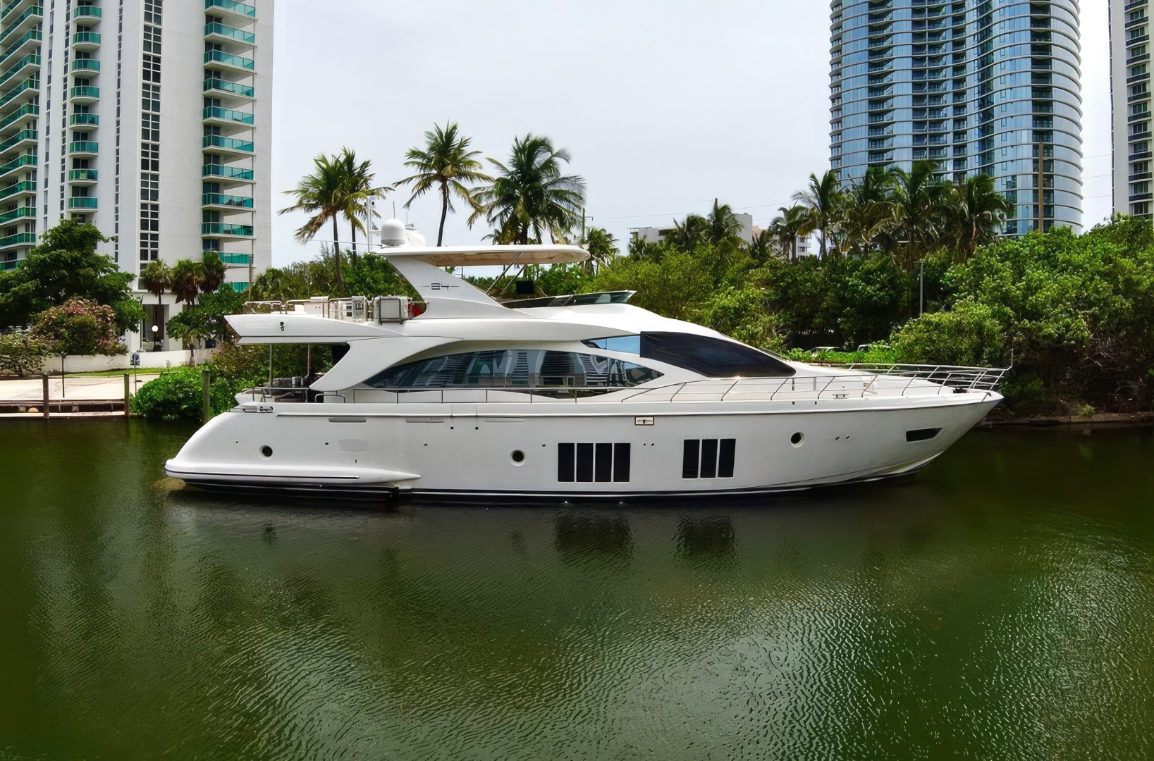 2015 Azimut 84 for sale, on display at FLIBS 2026