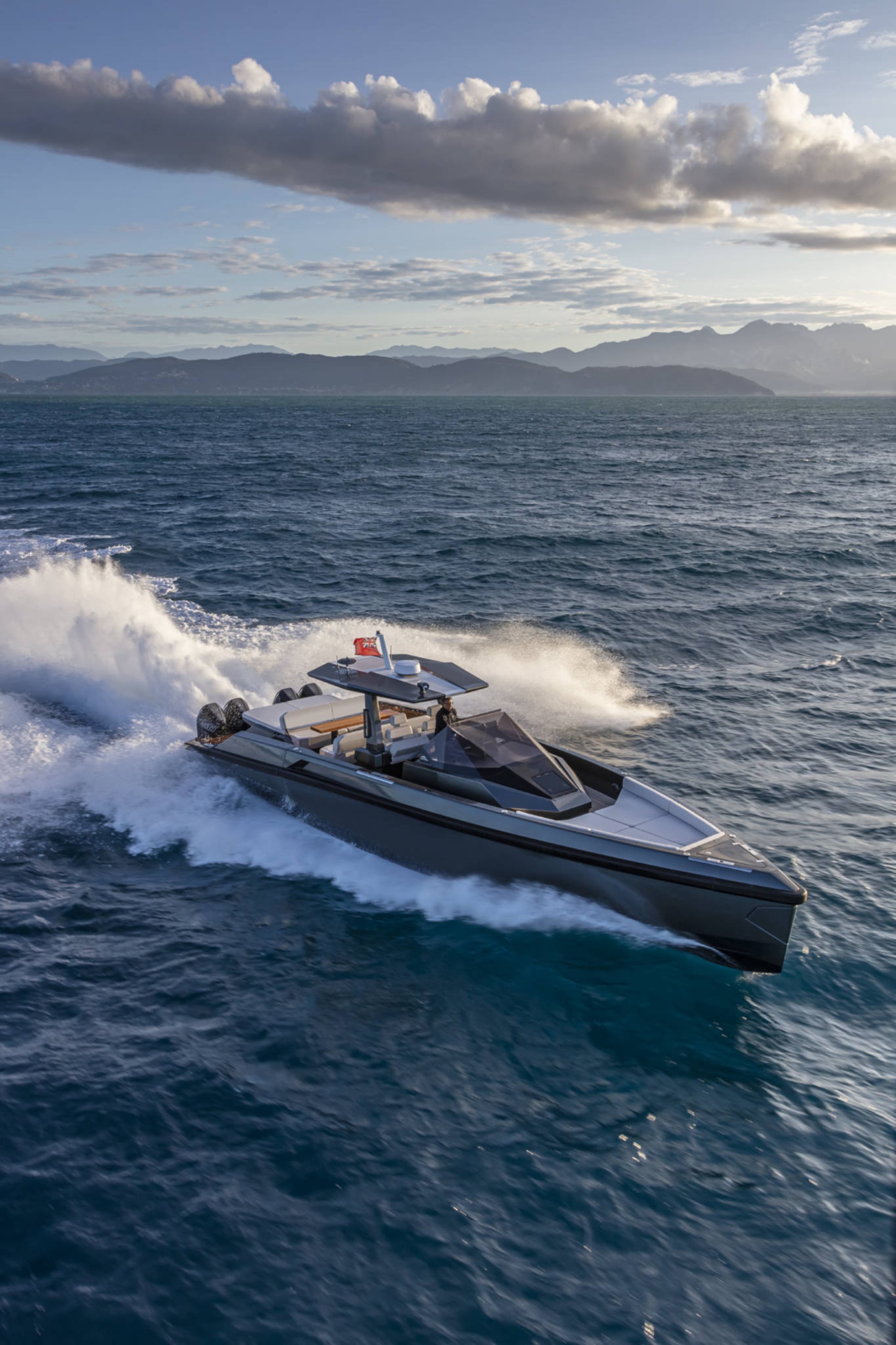 Yacht photo 4