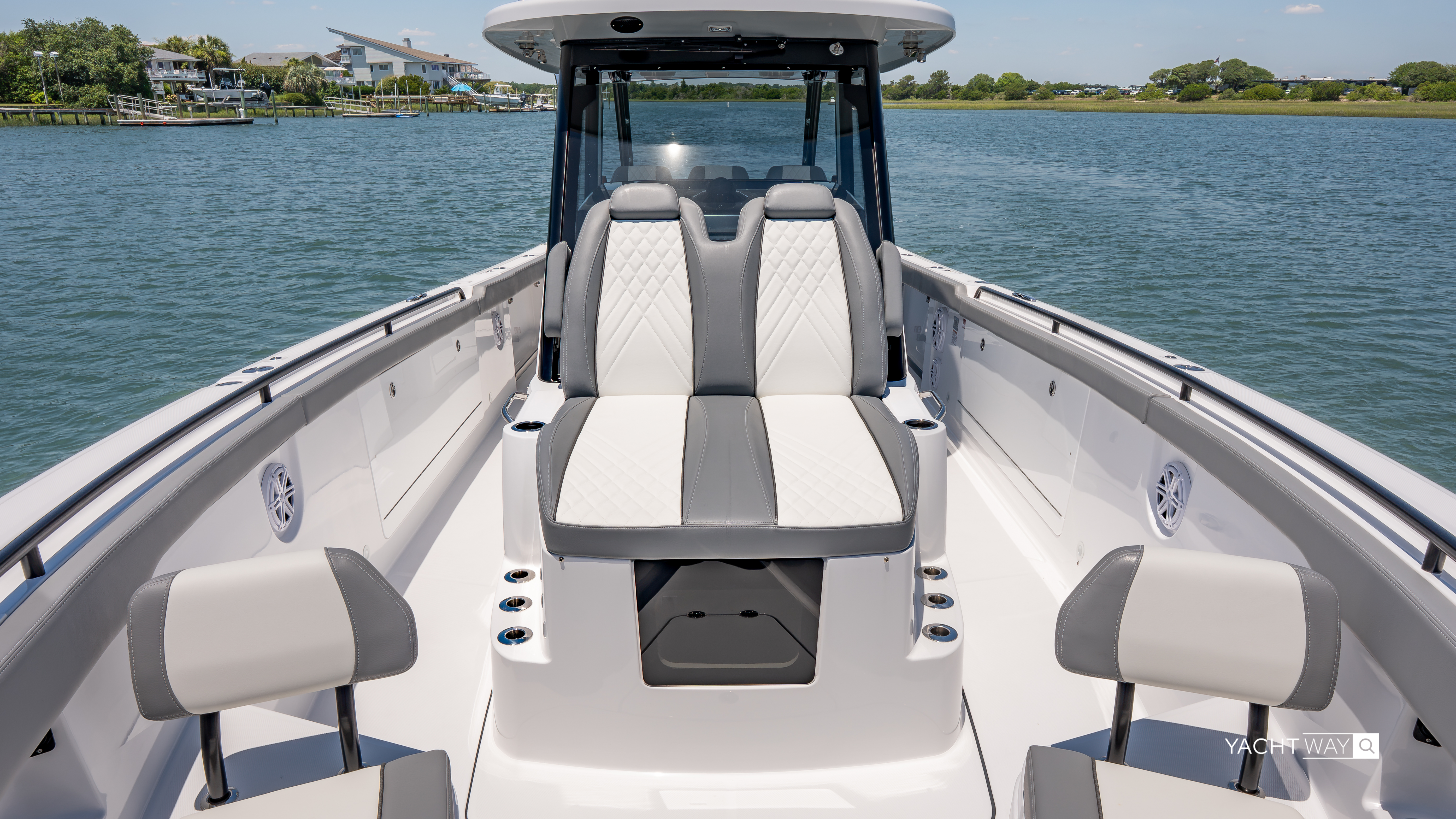 Yacht photo 4