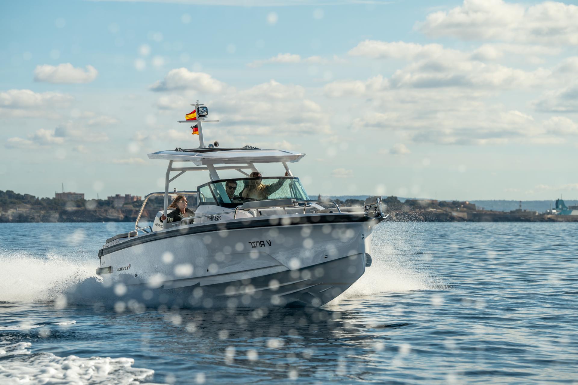 Yacht photo 1
