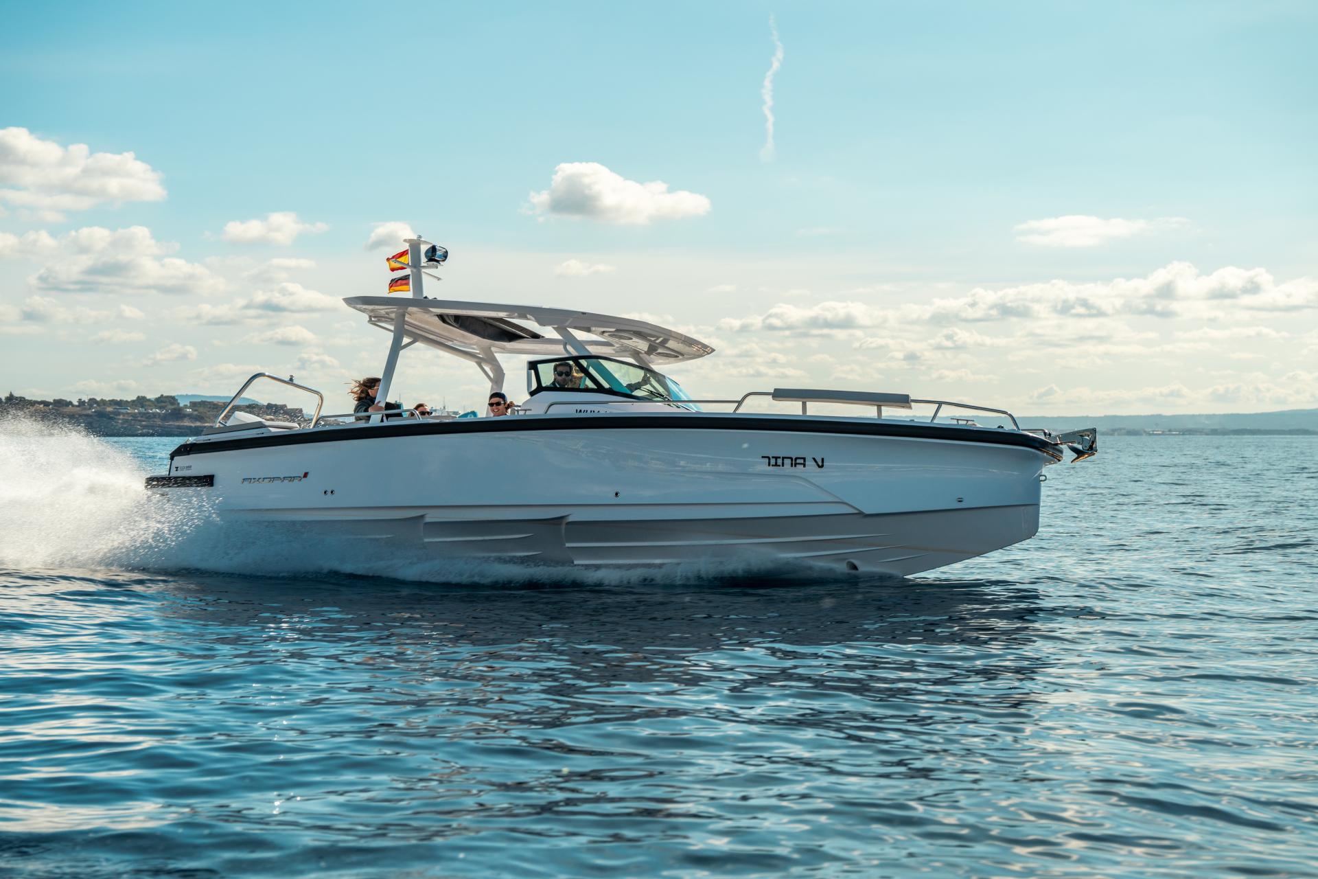 Yacht photo 2