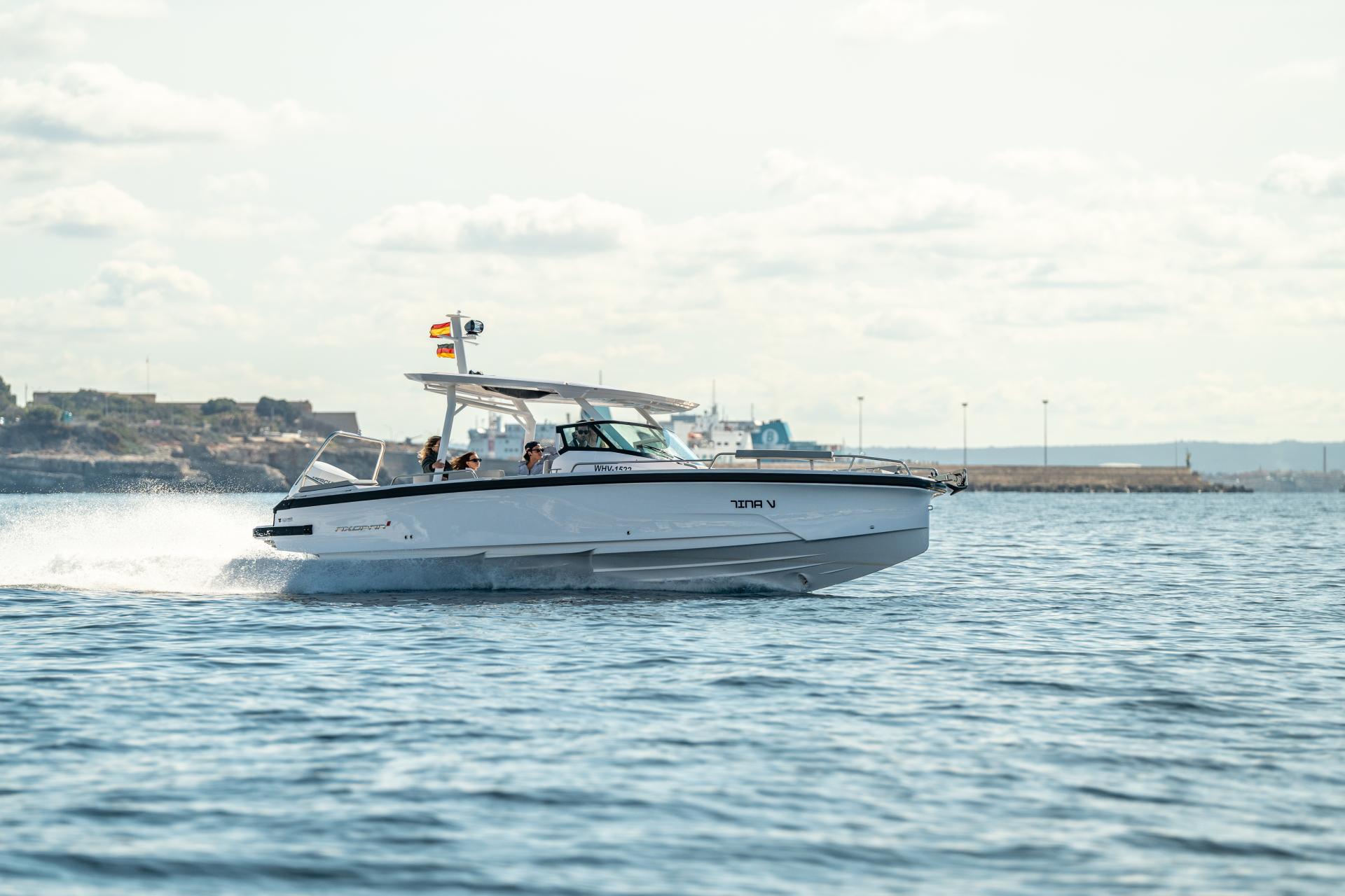 Yacht photo 4