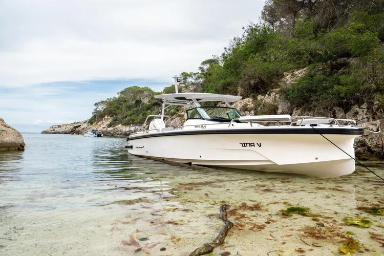 Yacht photo 2