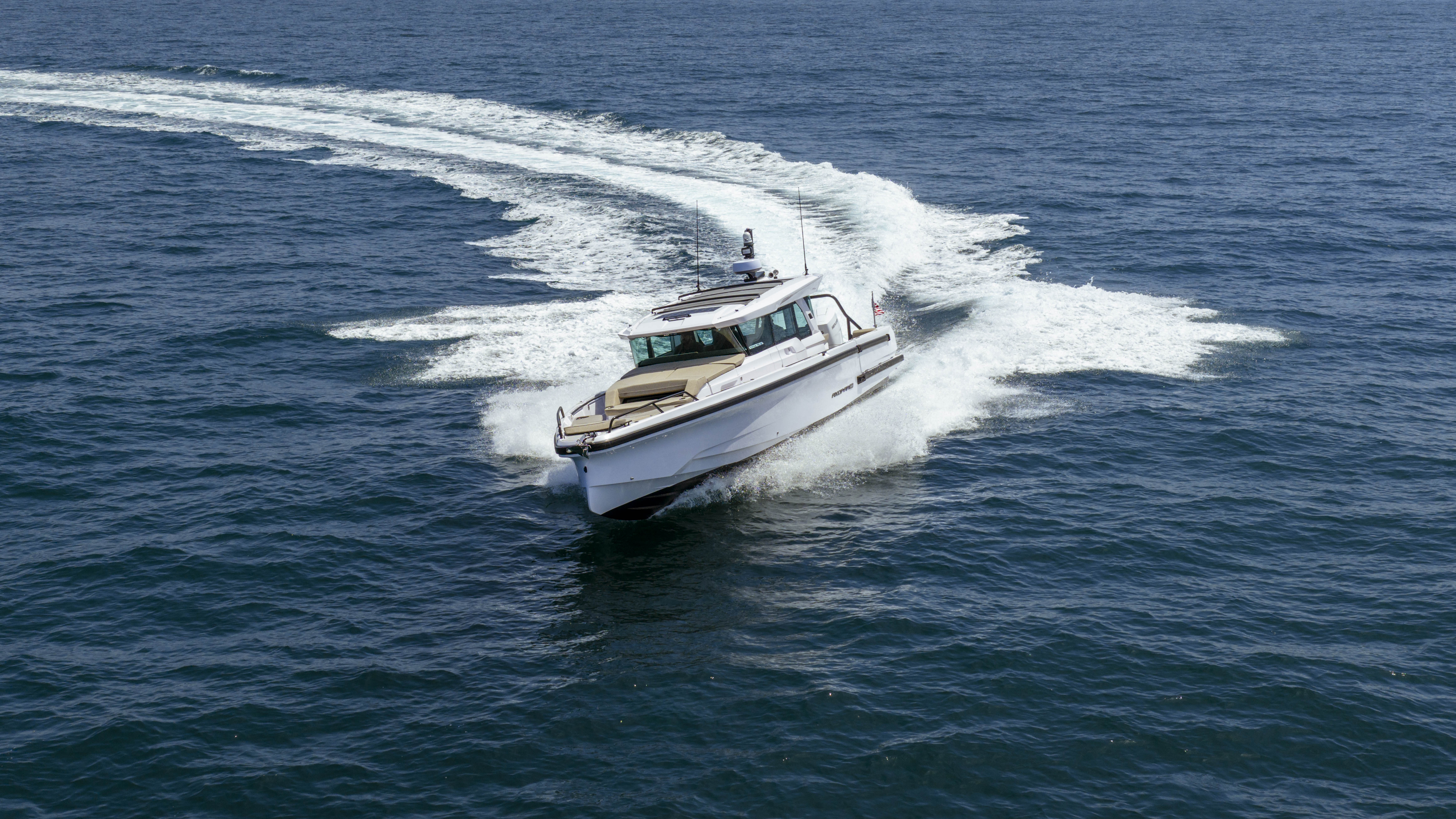 Yacht photo 2