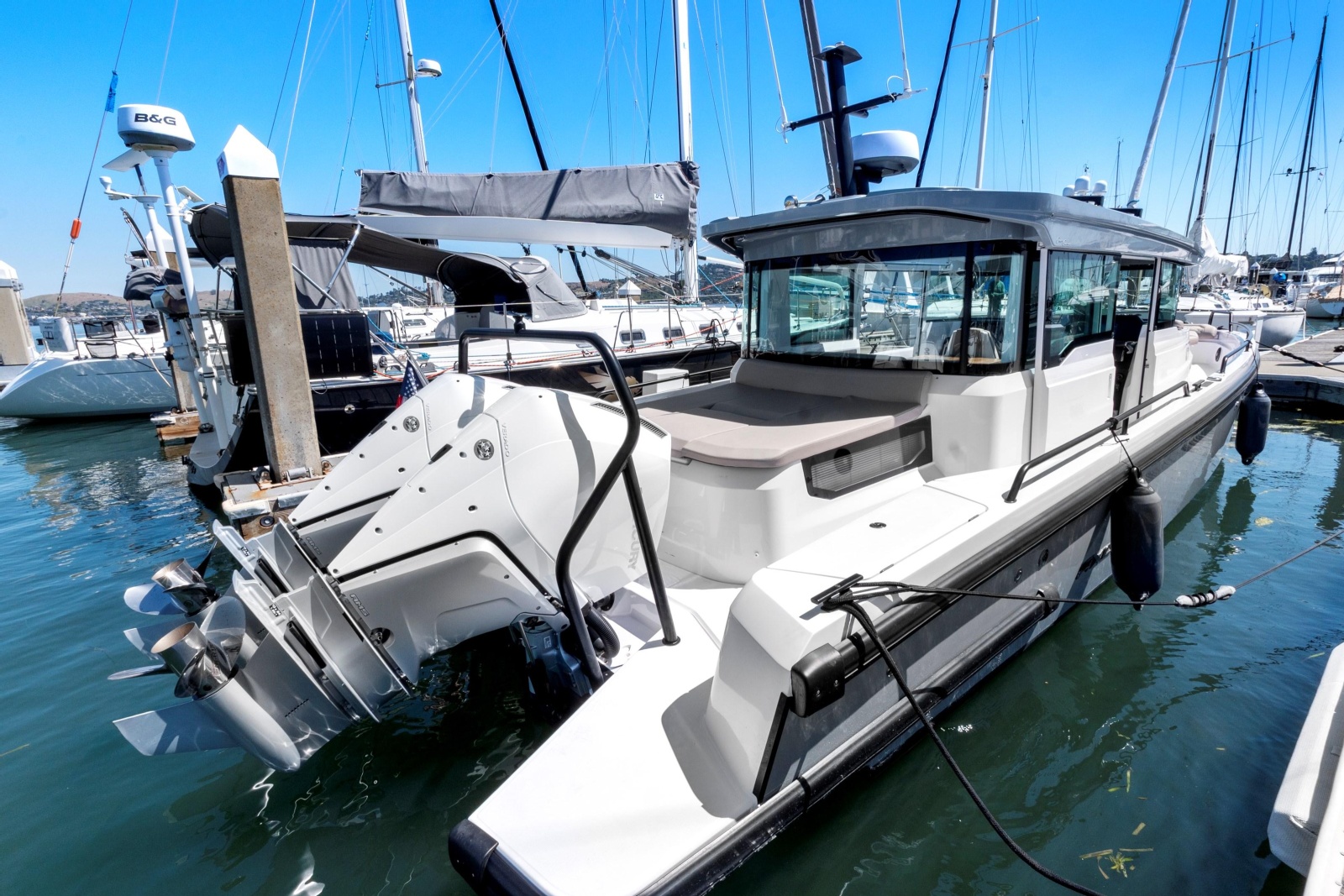Yacht photo 2