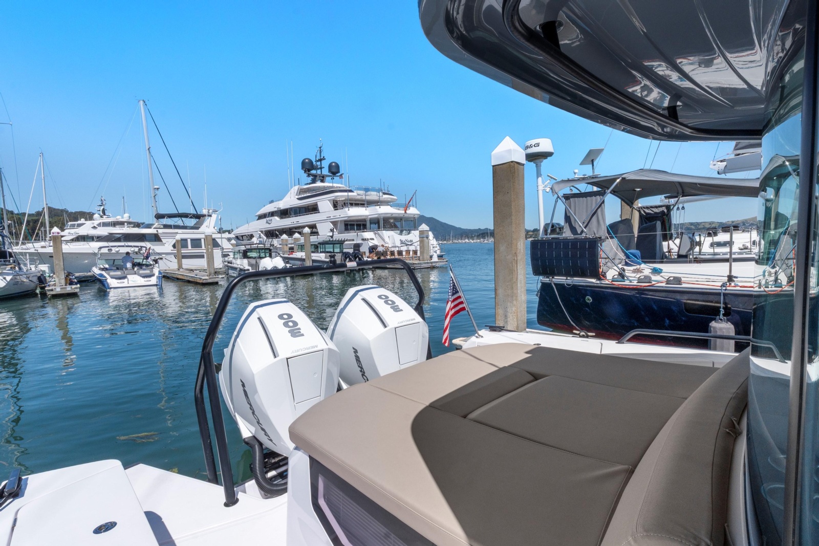 Yacht photo 4