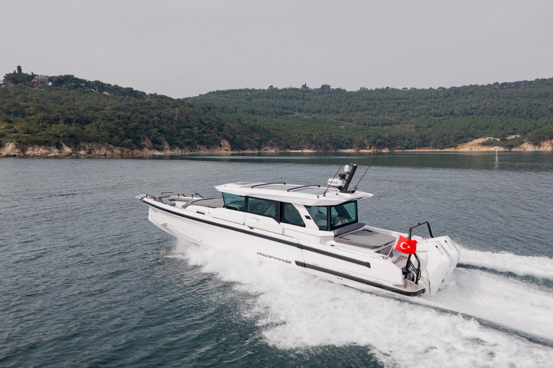 2027 Axopar 38 XC Cross Cabin