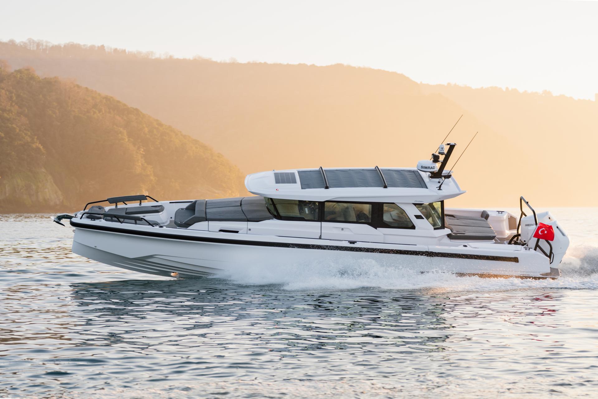 Yacht photo 2