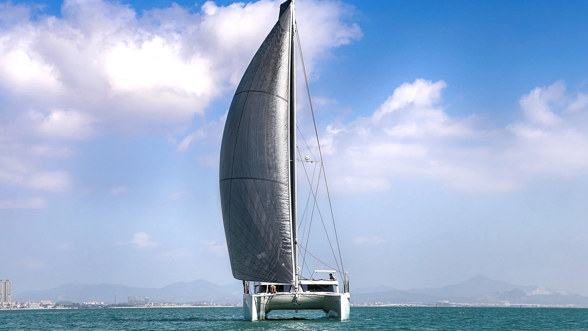 Exterior del HH Catamarans HH 55