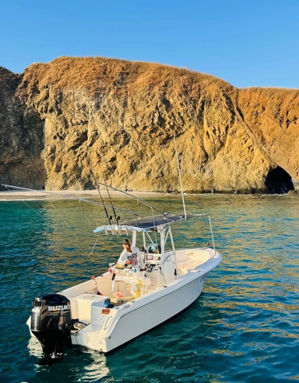 Sea Hunt Triton 220