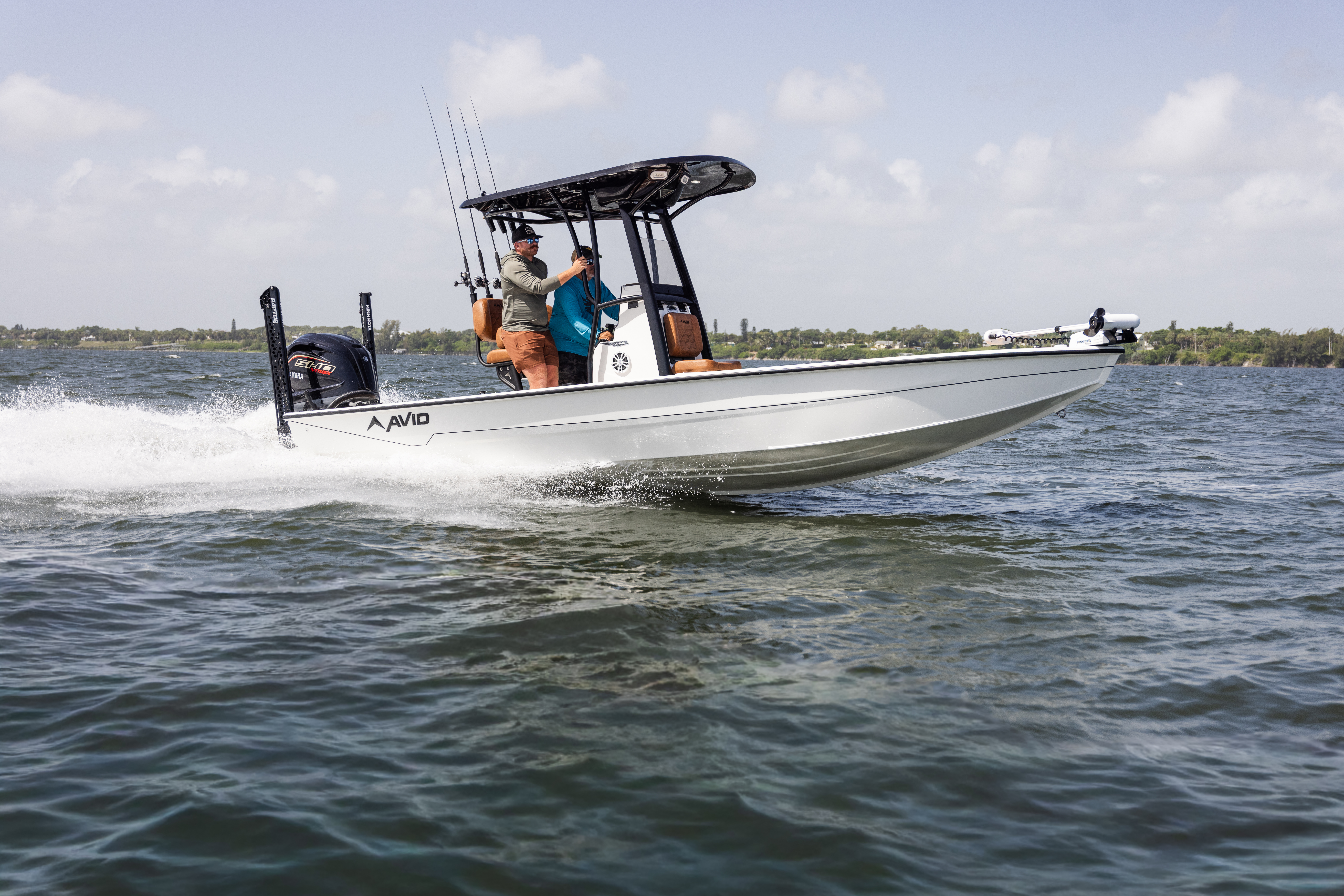 Avid Boats 23 MAG Exterior