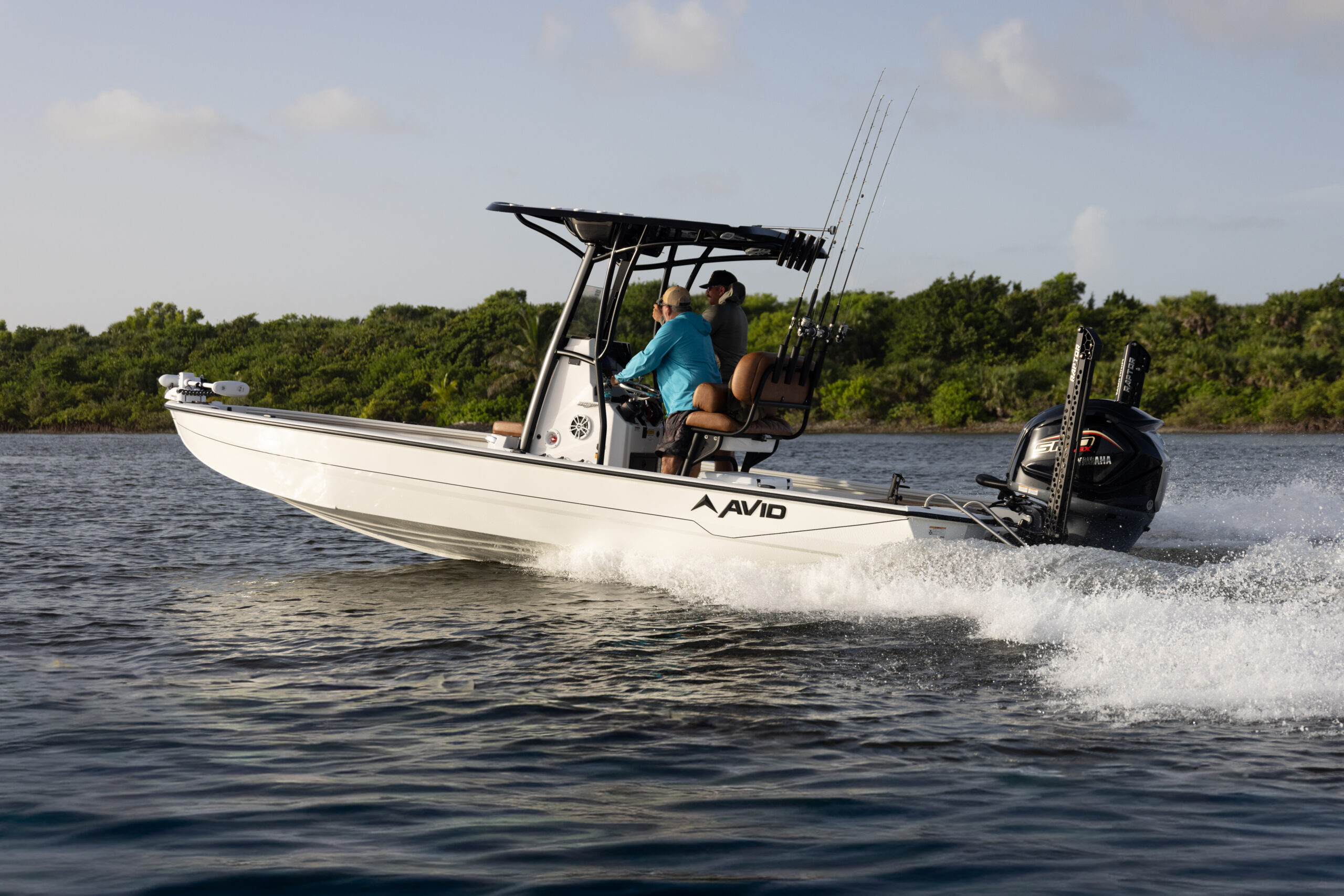 Avid Boats 23 MAG Exterior
