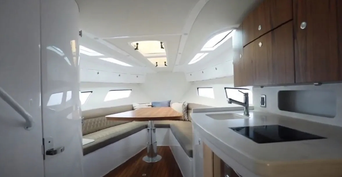 Intérieur du Intrepid Powerboats 409 Valor