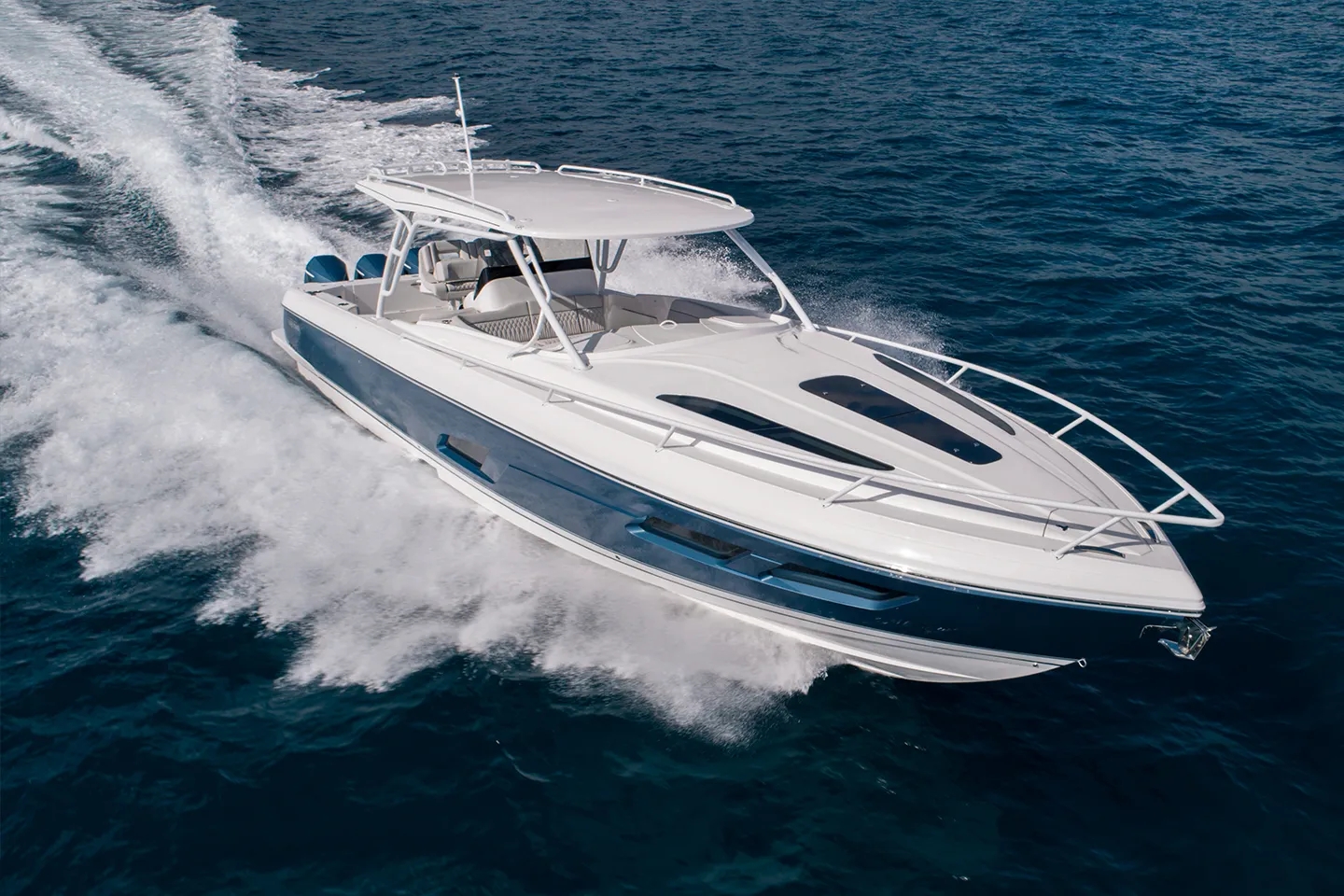 Extérieur du Intrepid Powerboats 409 Valor