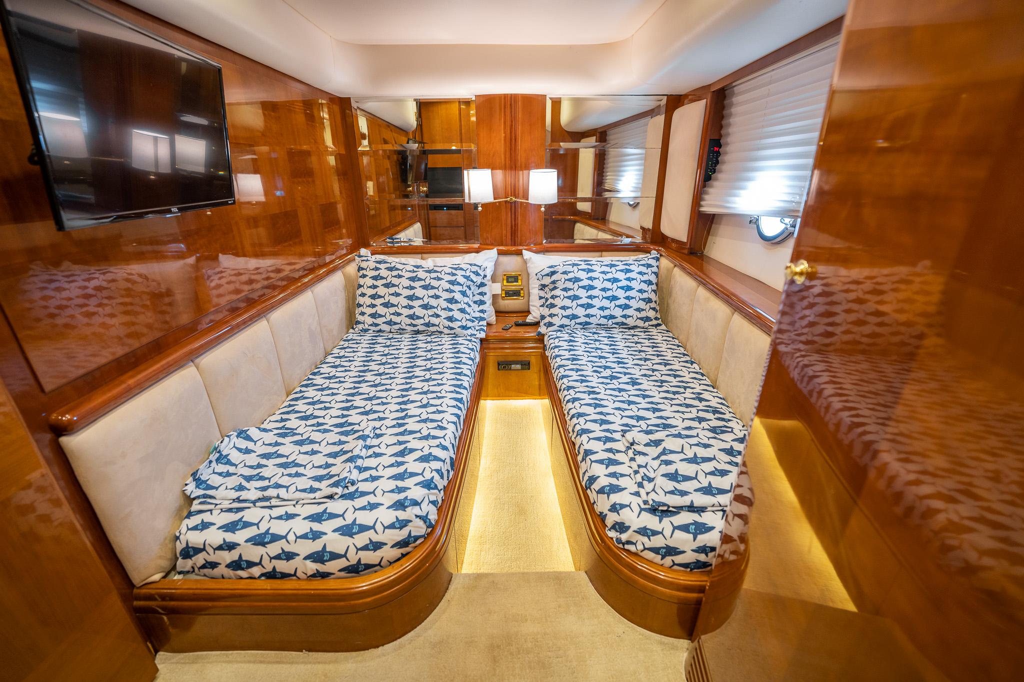 Interieur van de Azimut 80 Carat