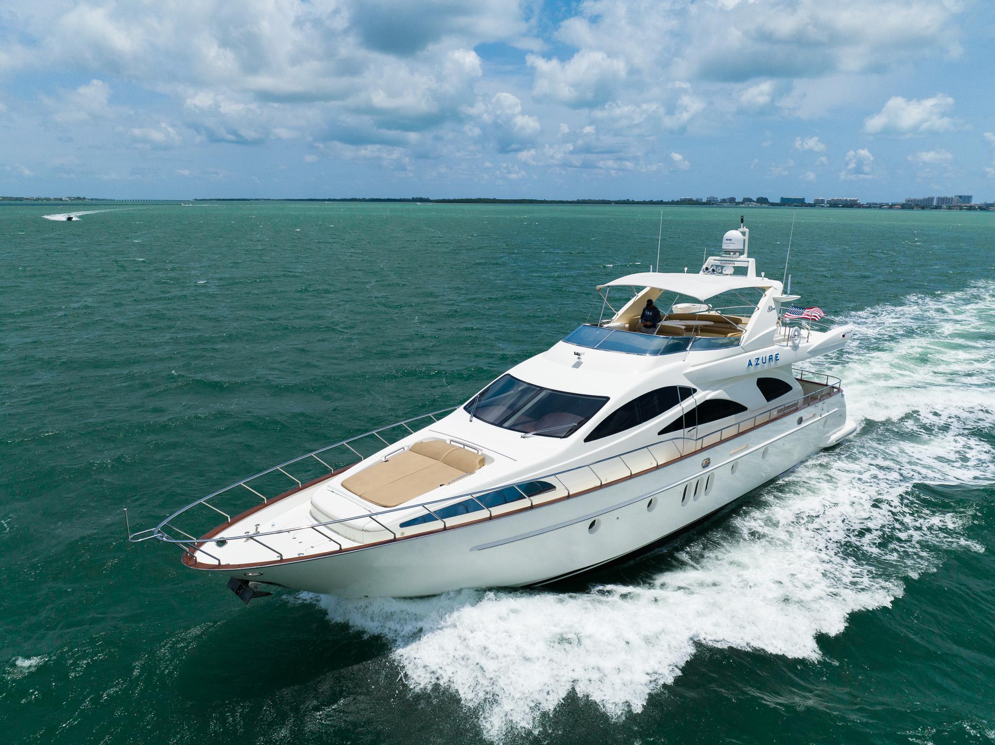 Exterieur van de Azimut 80 Carat