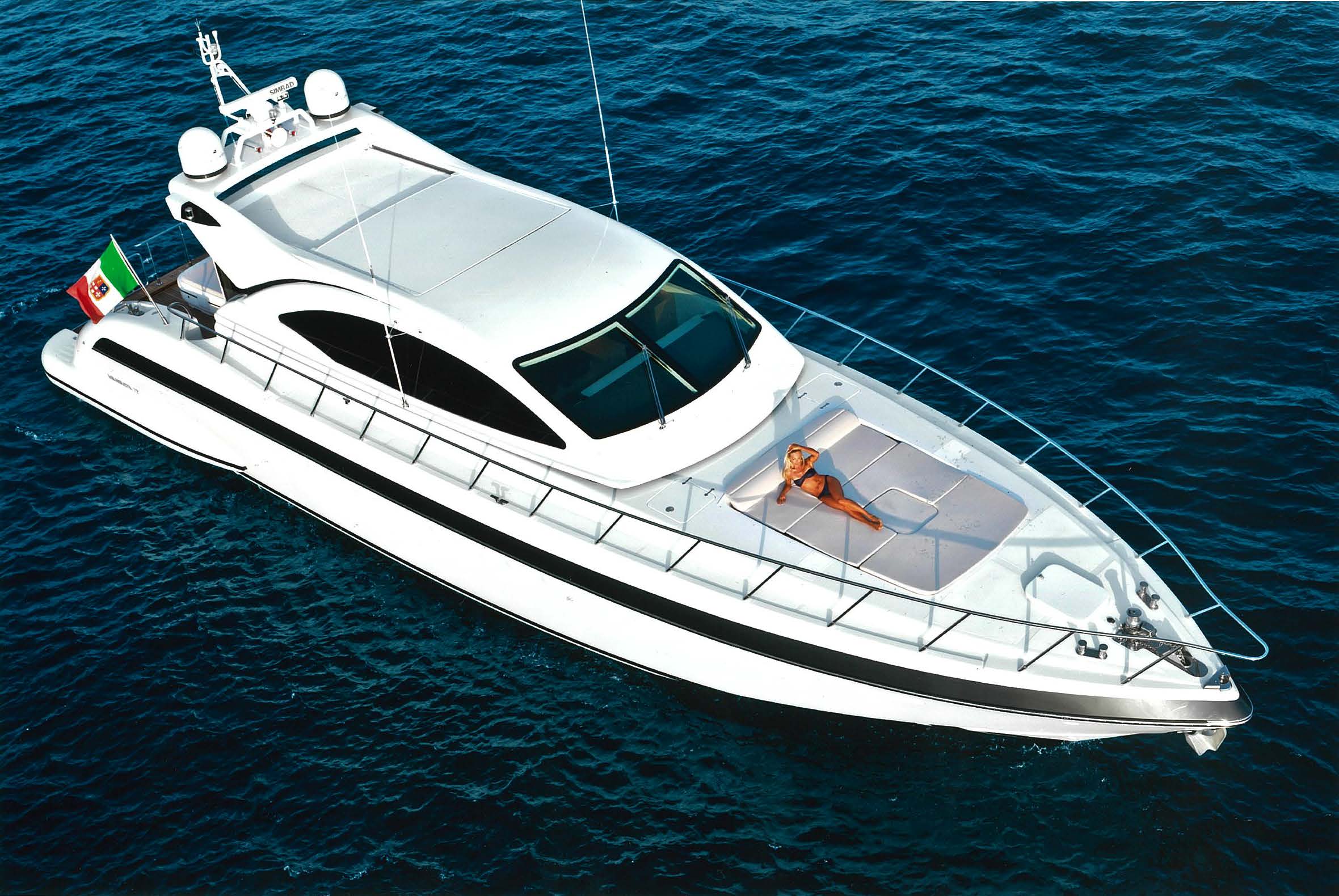 Exterieur van de Mangusta 72