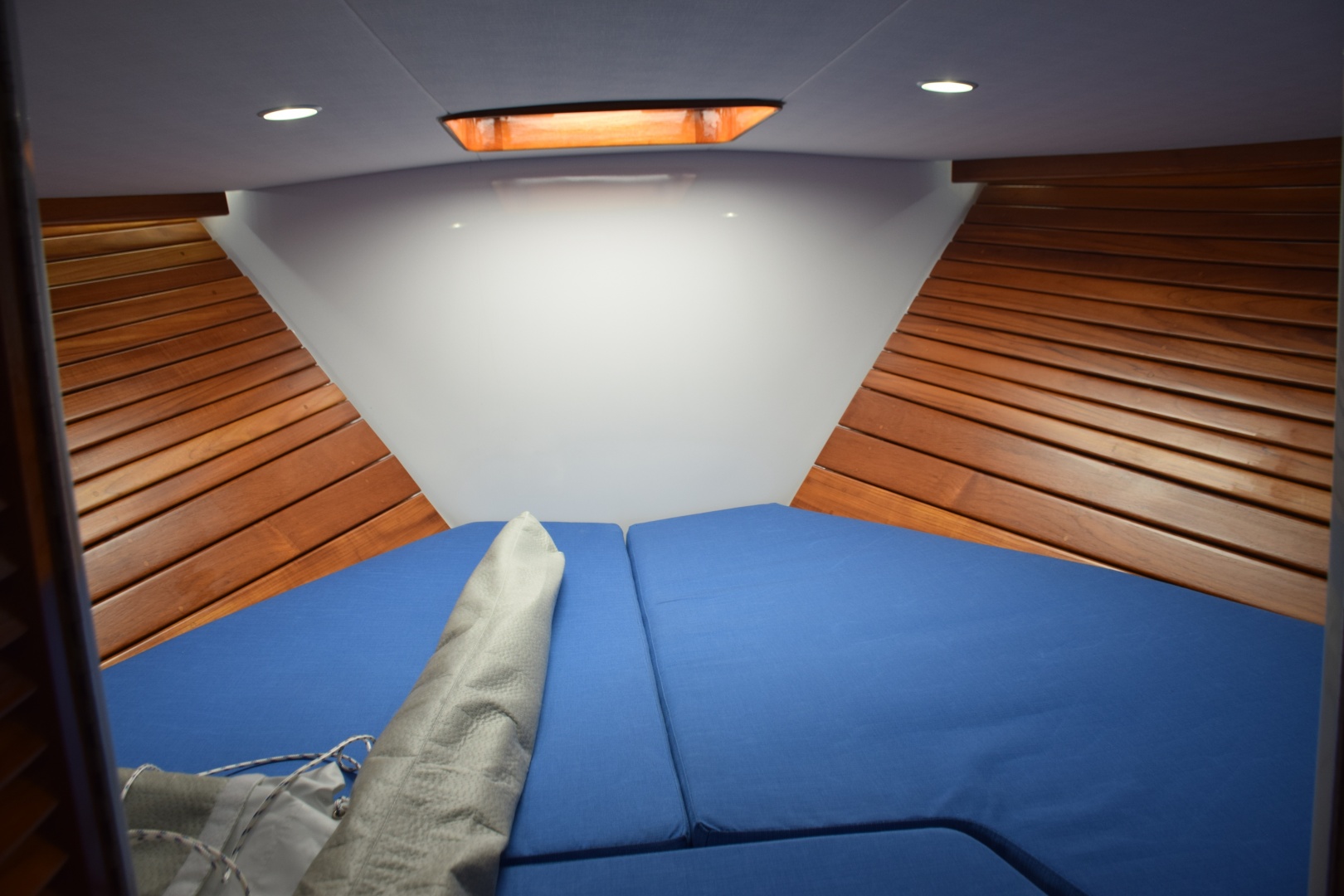 Innenbereich der Bertram 31 Express Cruiser