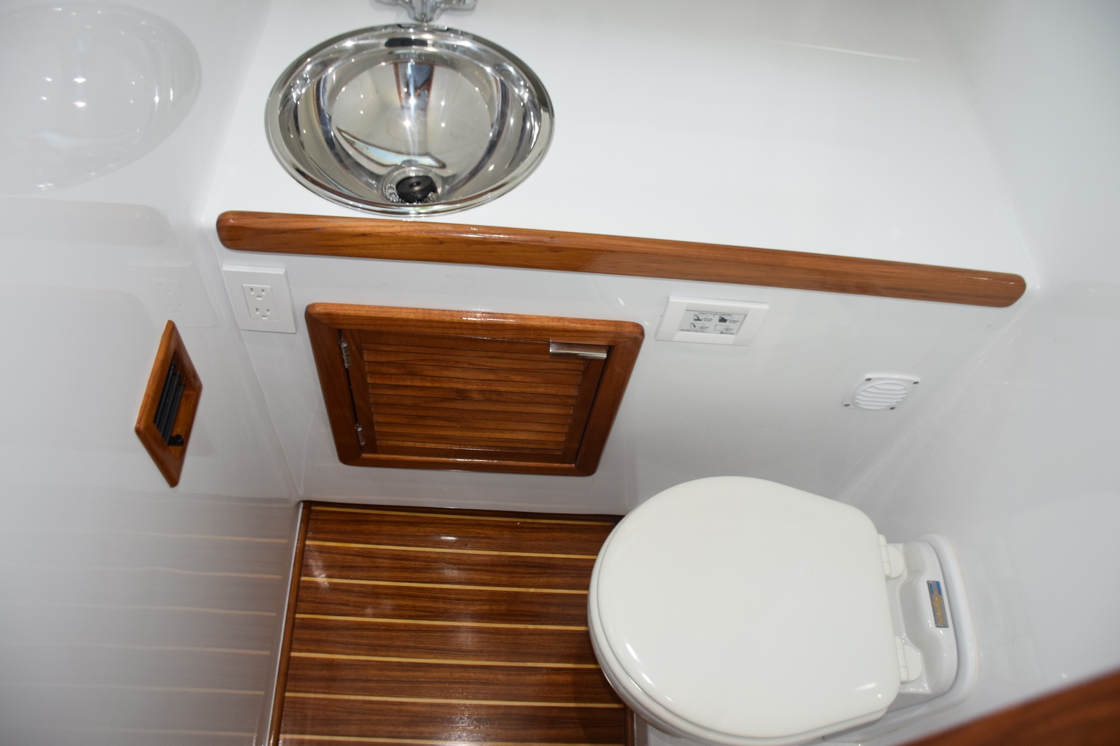 Innenbereich der Bertram 31 Express Cruiser