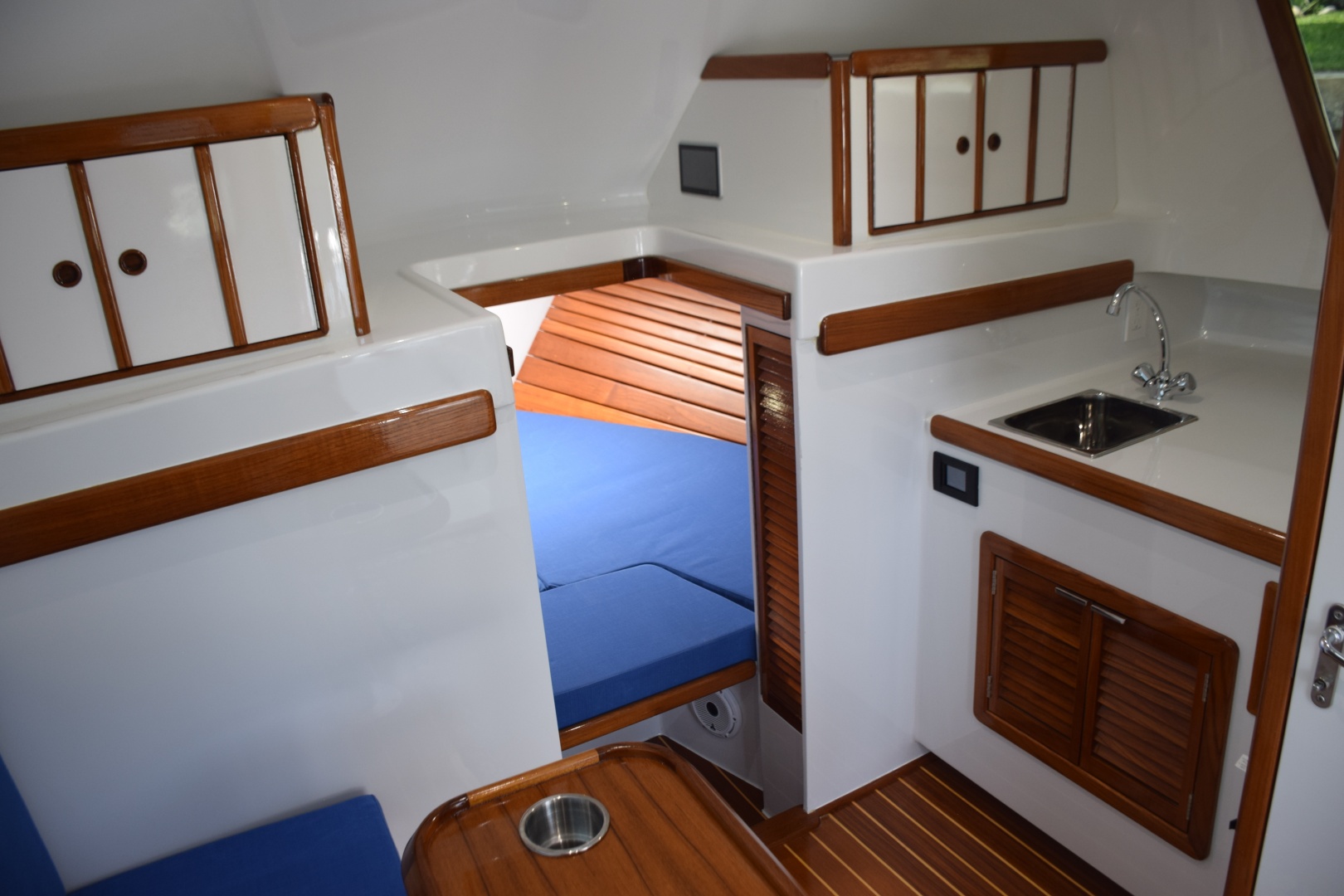 Innenbereich der Bertram 31 Express Cruiser