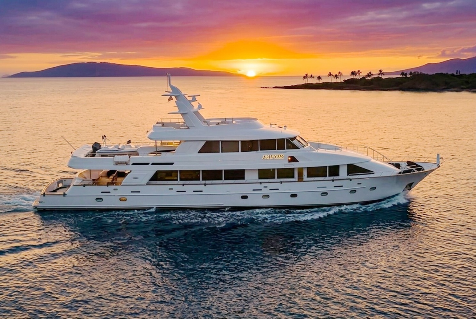 Crescent Custom Yachts 127'