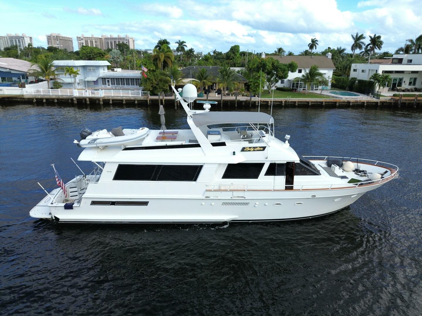 Viking Yacht 72 Cockpit MY
