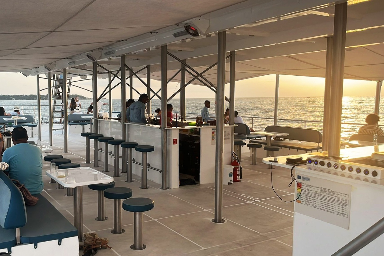 Interior del NavalCat PC 80