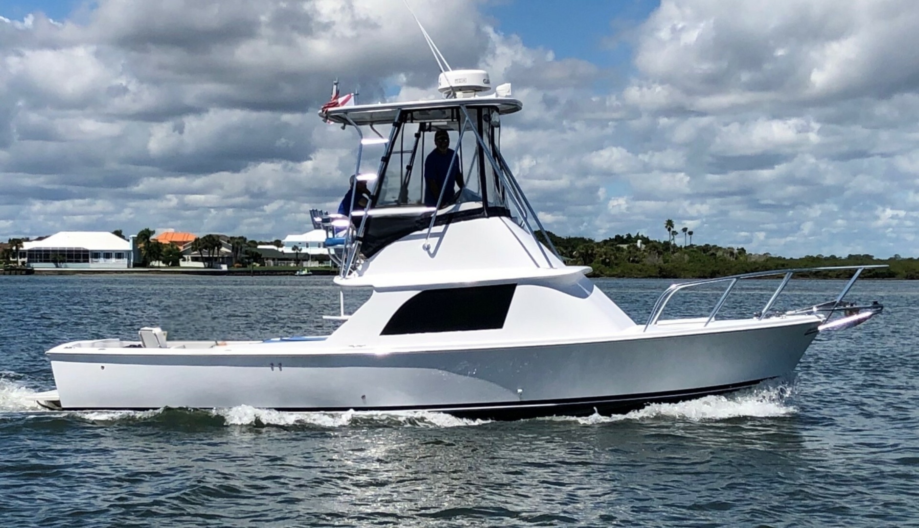 Bertram 31 Flybridge Cruiser