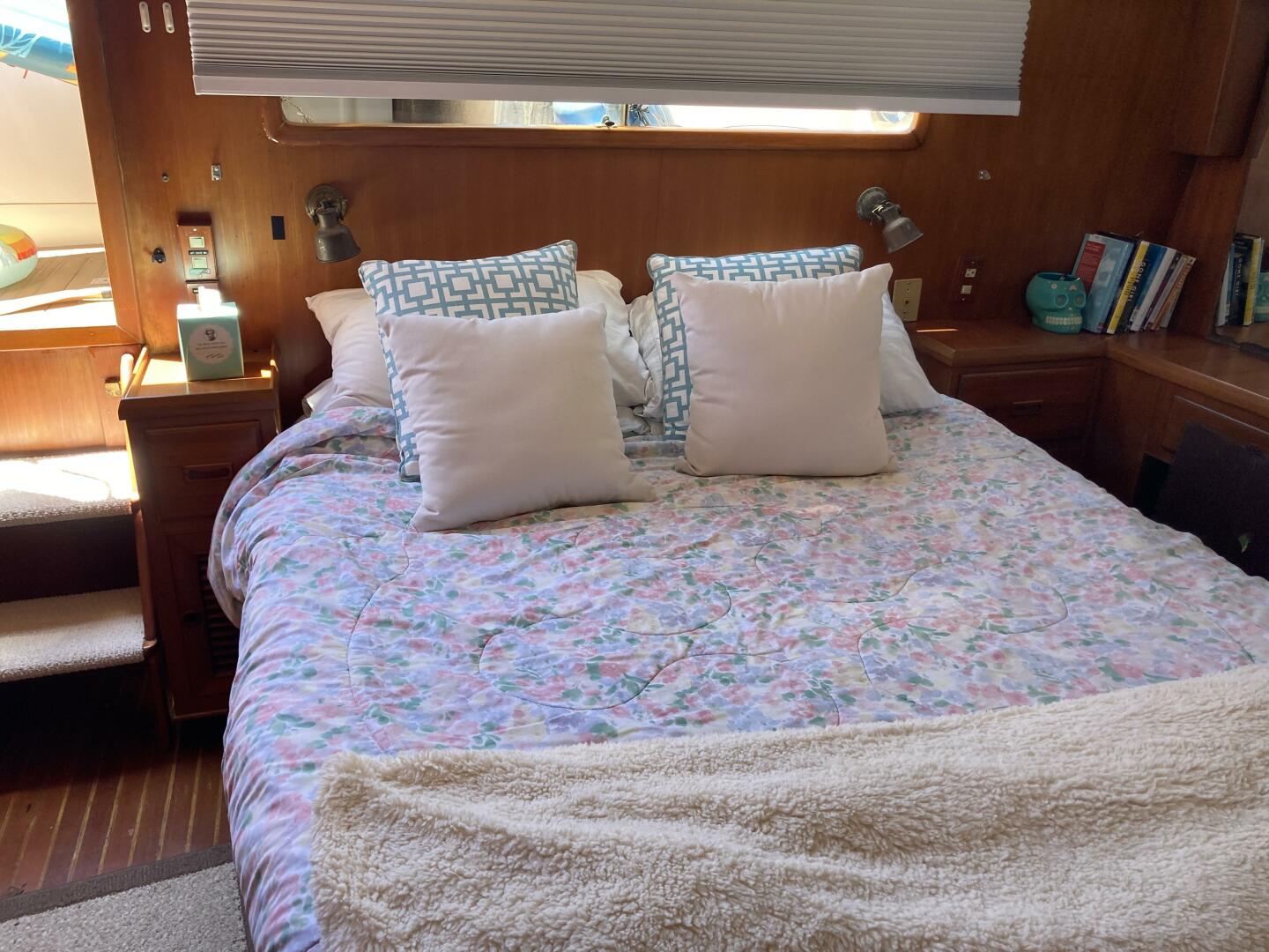 Offshore Yachts 48 Yachtfish Interior