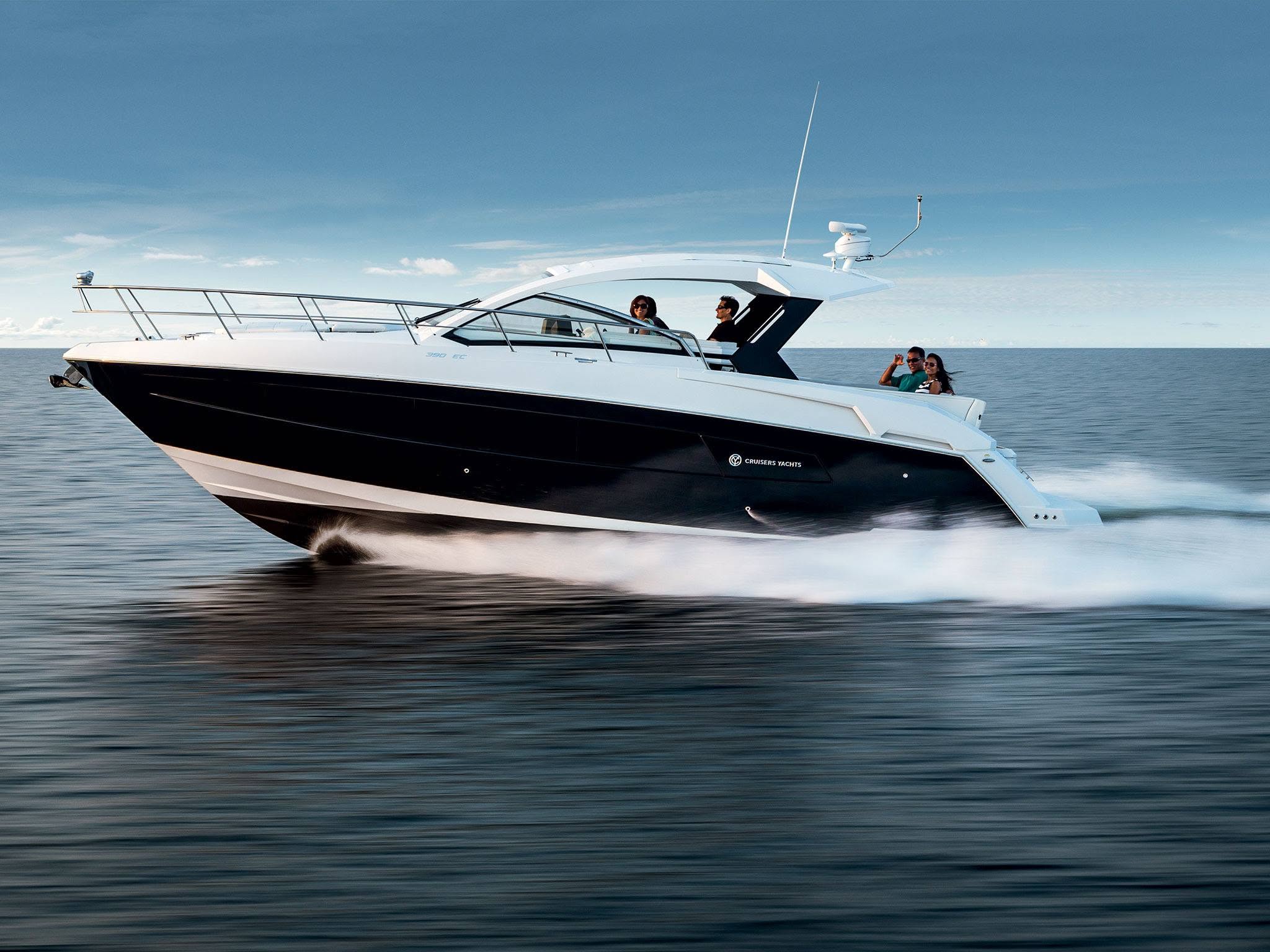 Cruisers Yachts 390 Express Coupe