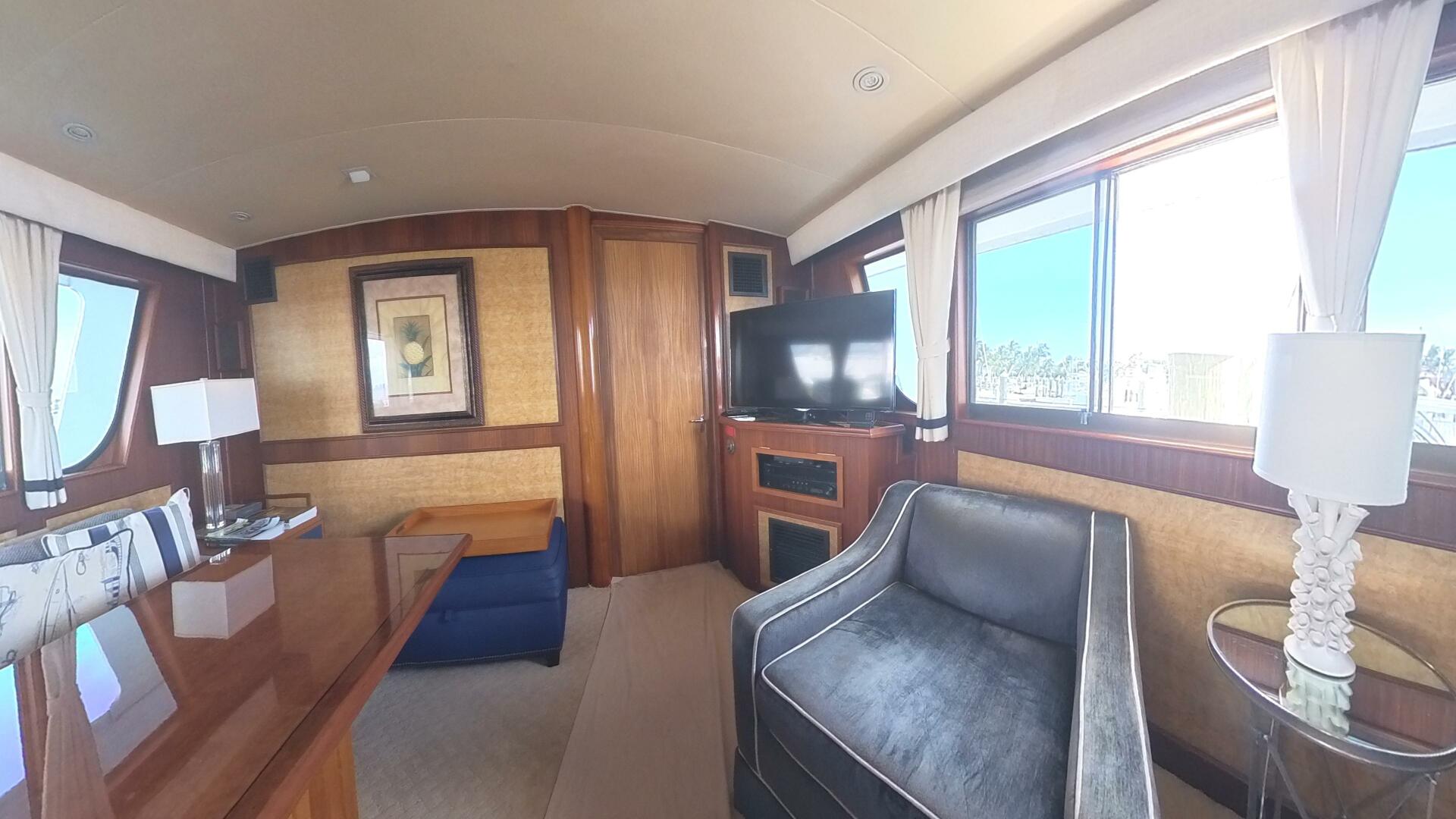Interieur van de Hatteras 65 LRC