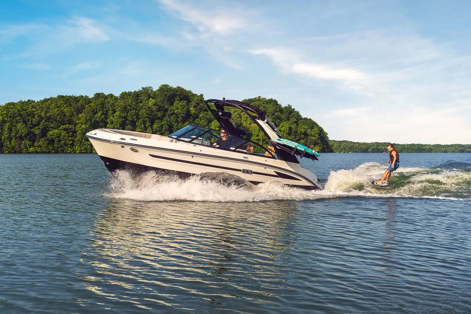 Exterior del Sea Ray SDX 230 Surf