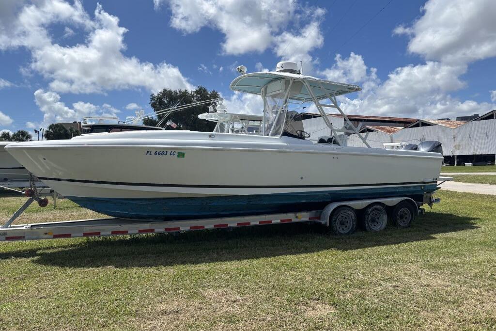 Intrepid Powerboats 322 Cuddy