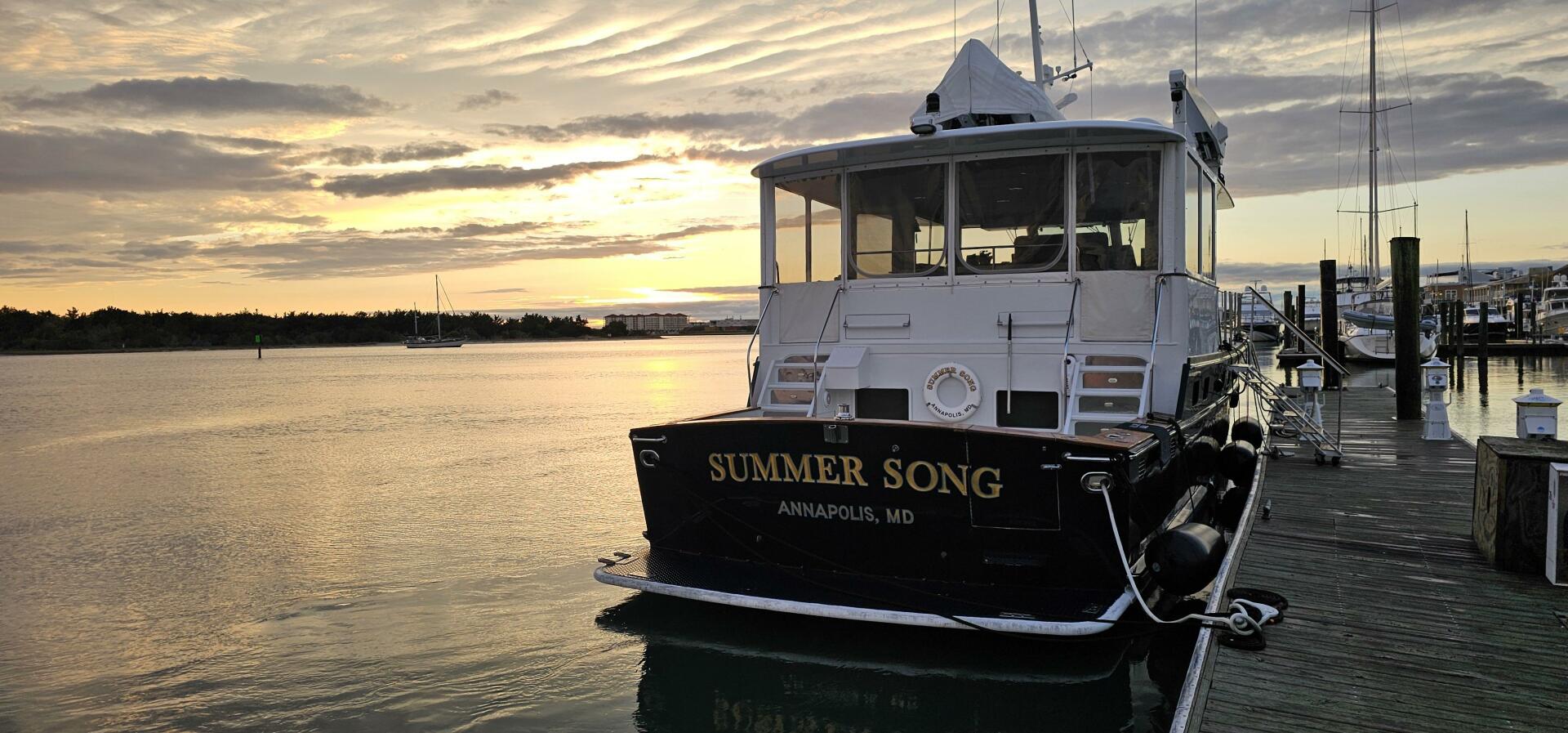 Derecktor 68 Hunt Motor Yacht Exterior