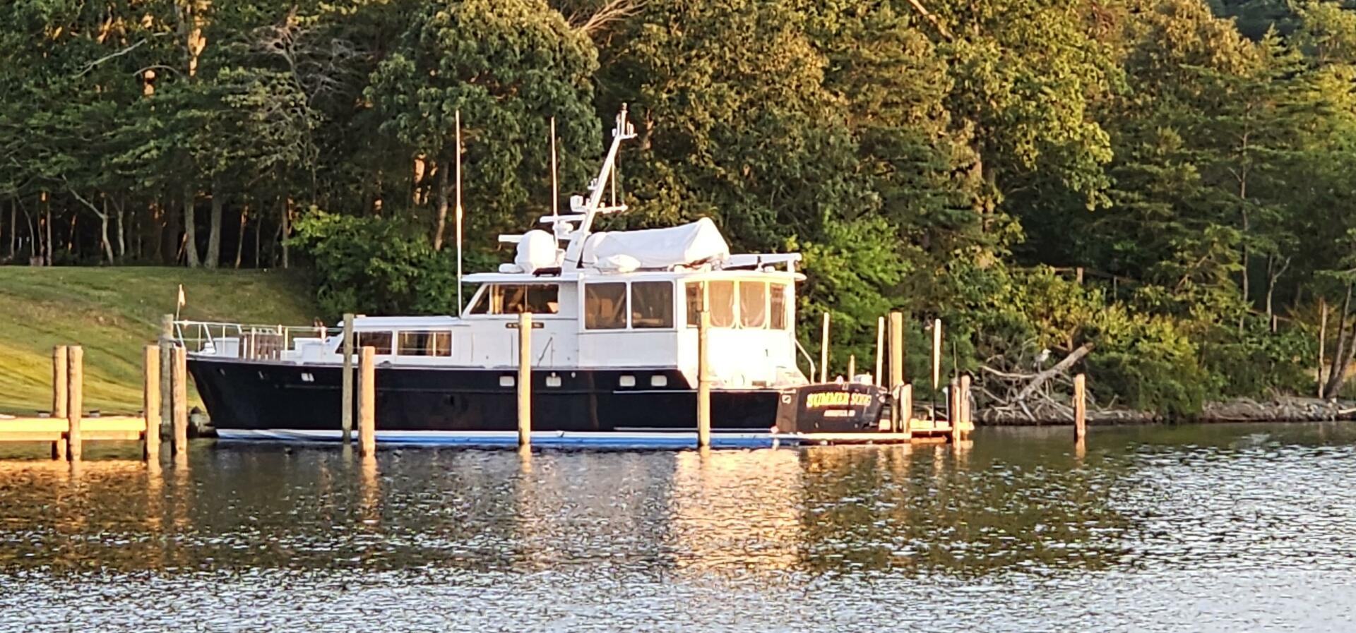 Derecktor 68 Hunt Motor Yacht Exterior