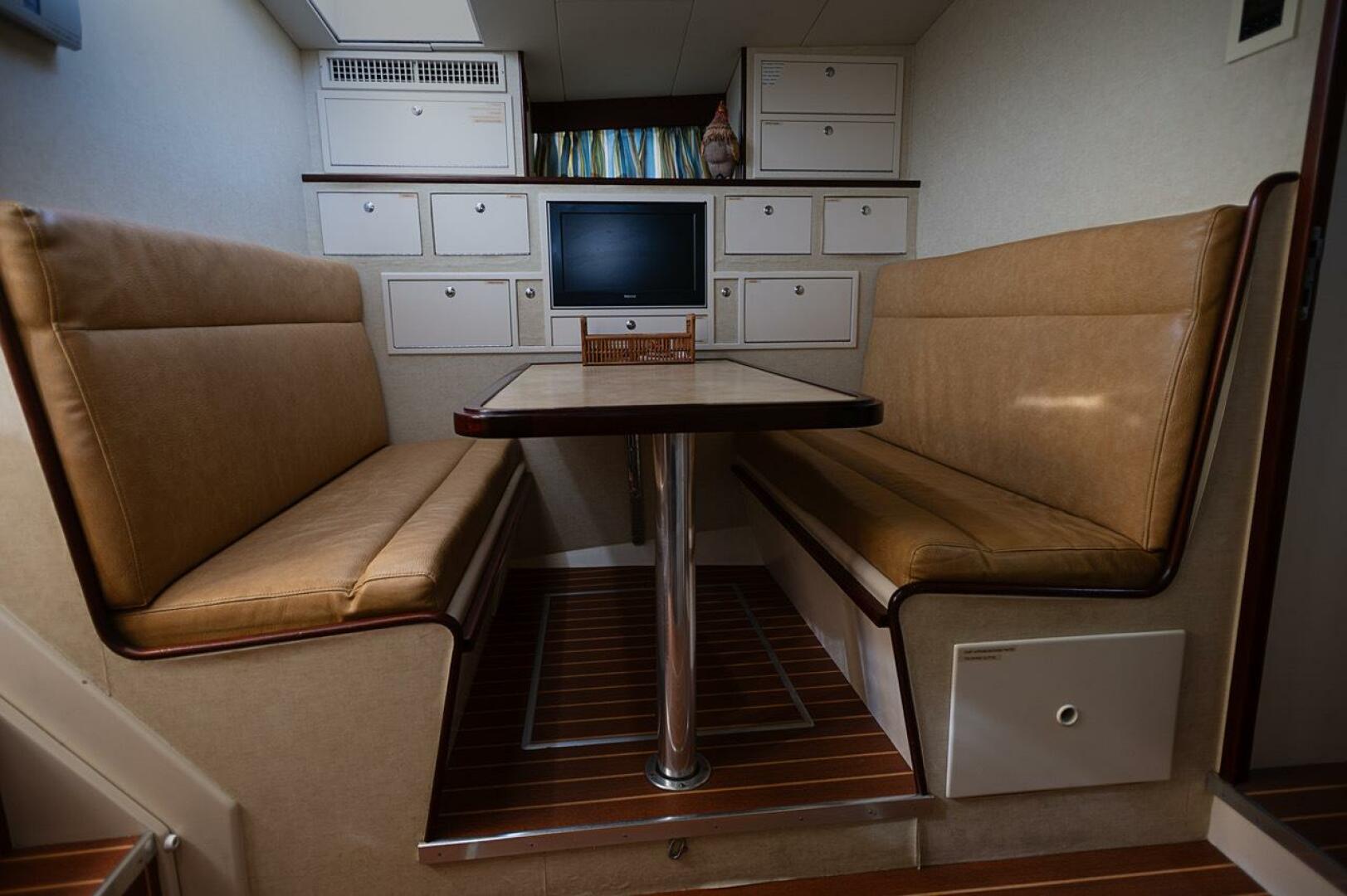Derecktor 68 Hunt Motor Yacht Interior
