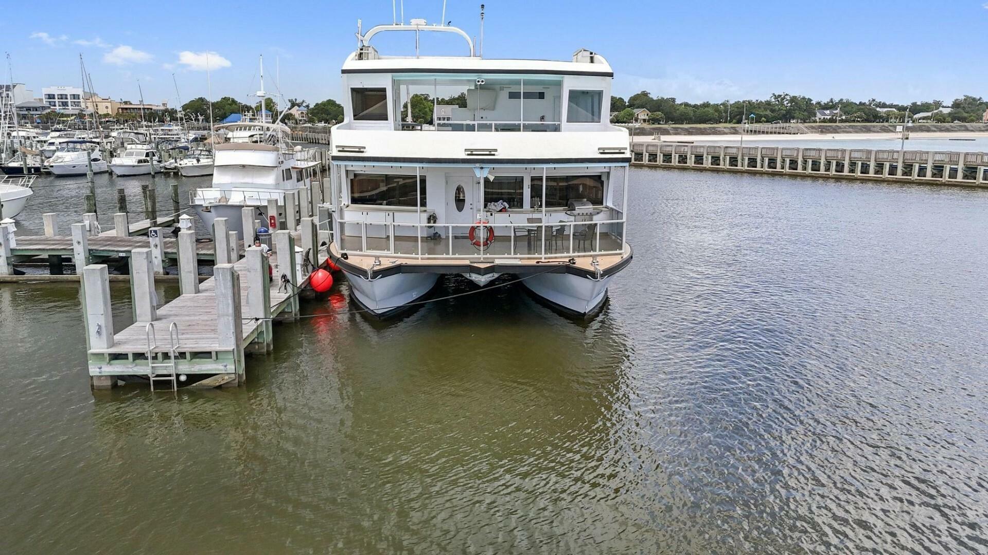 Avenger 80 Custom Catamaran Exterior